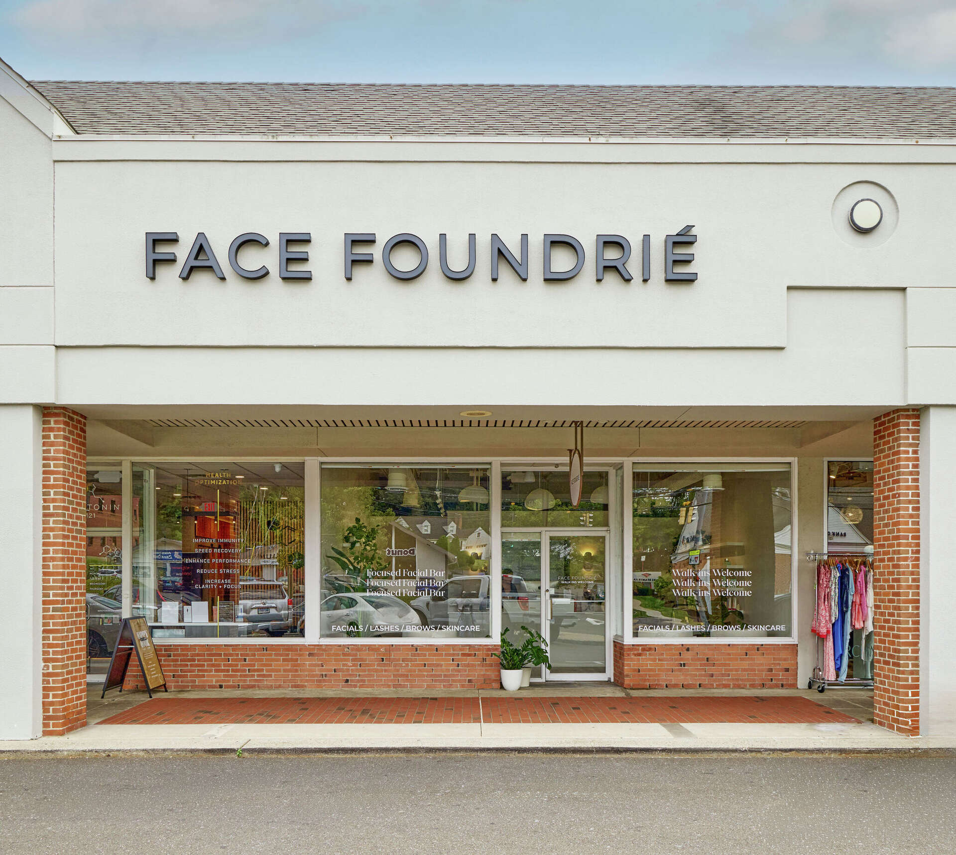 Should I open or buy a FACE FOUNDRIÉ franchise in 2027?
