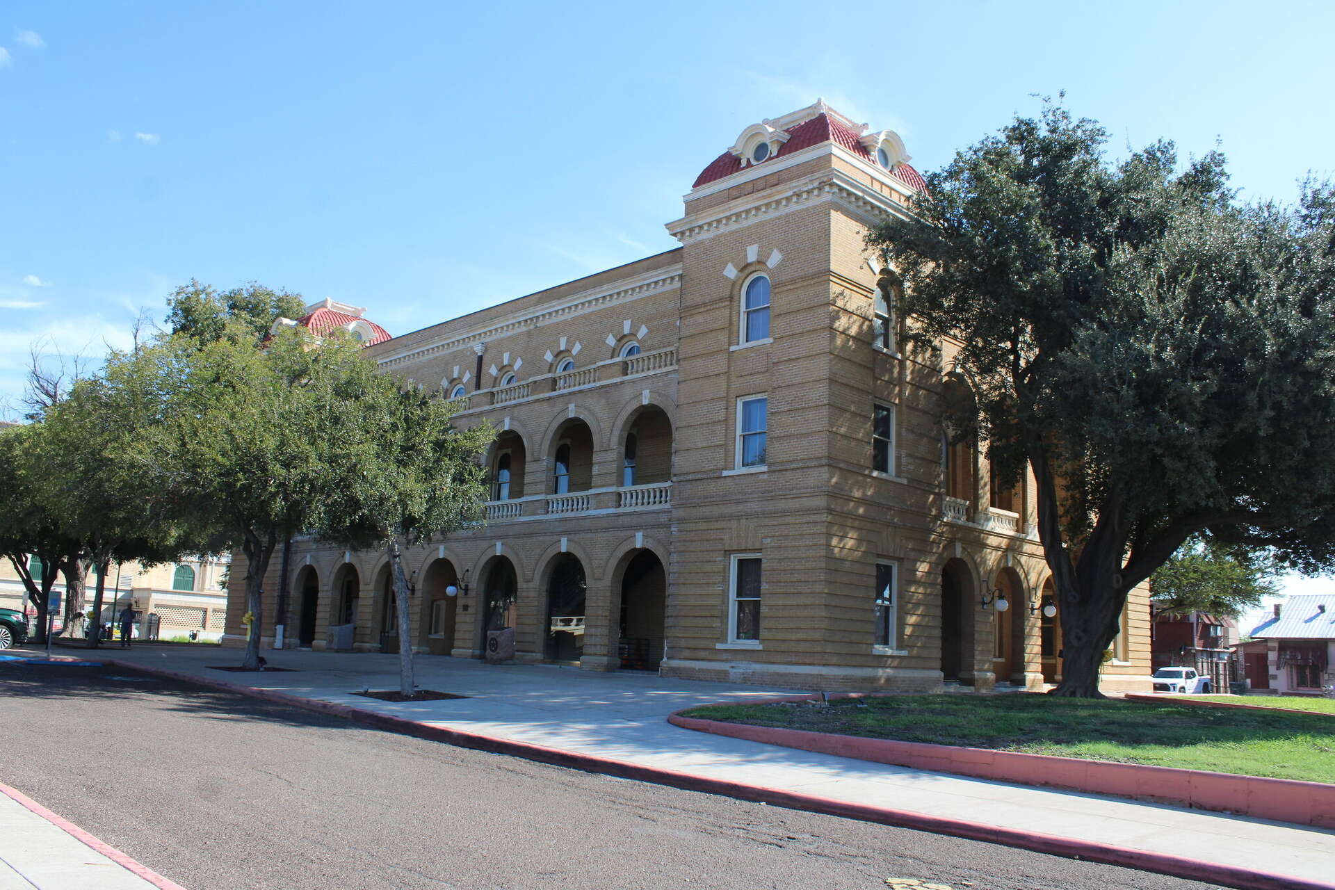 Webb County weighs jail immigration partnership amid state mandate