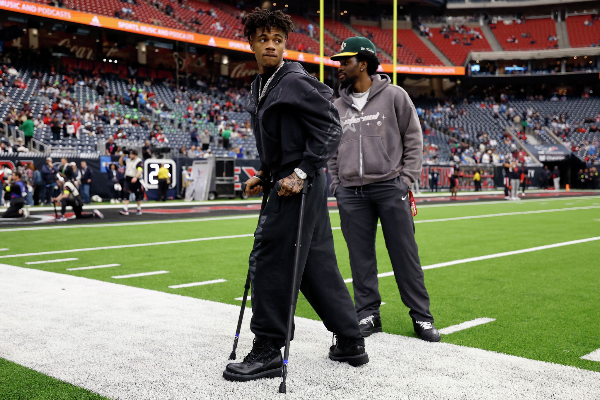CBS announcer says Texans' Dell ahead of schedule in injury recovery