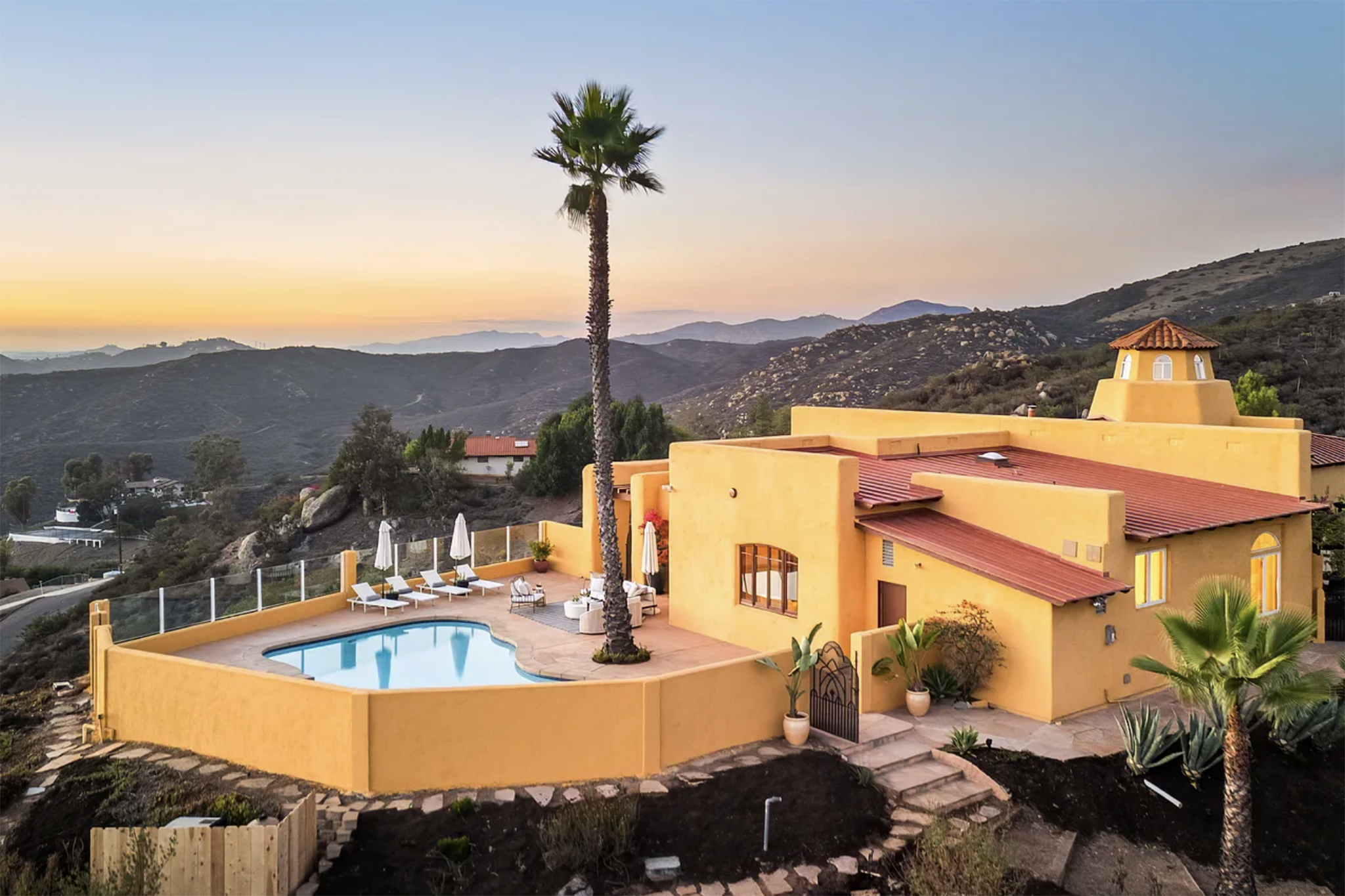 California home built around giant boulder lists for $2 million