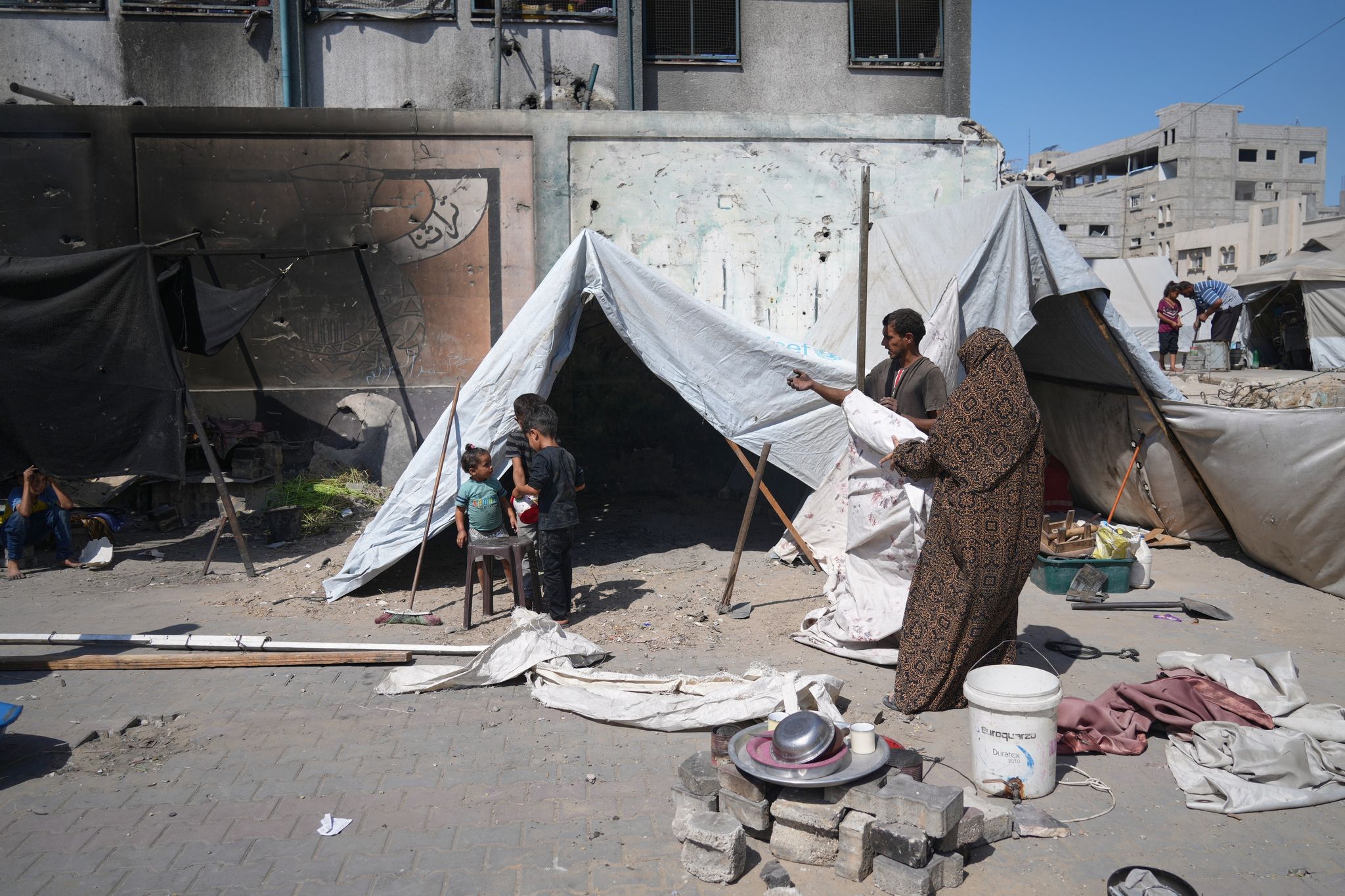 Trump's Gaza Peace Plan Hits Snag: Qatar Demands More Talks Amid Arab Discontent and Ongoing Violence