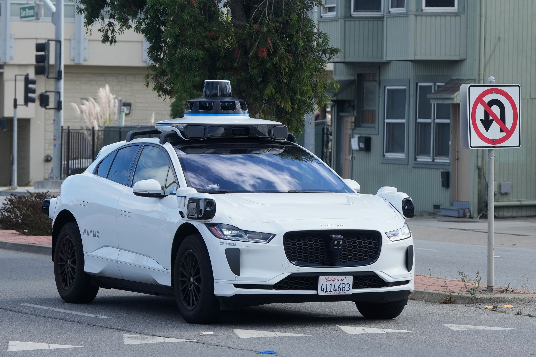 Waymo Image Real Self-driving Waymo can't be ticketed by police. Here's why.