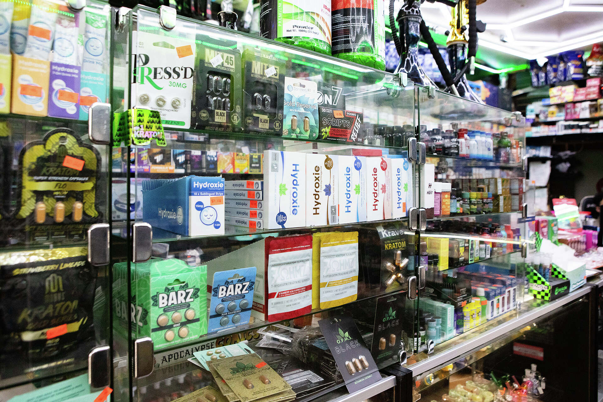California declares kratom illegal, raids stores across the state