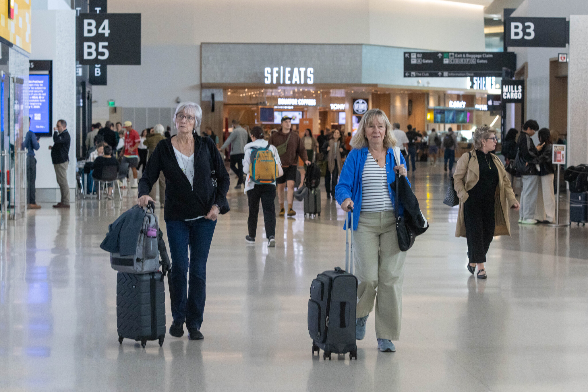Many Calif. flights on chopping block at SFO, LAX as shutdown grows