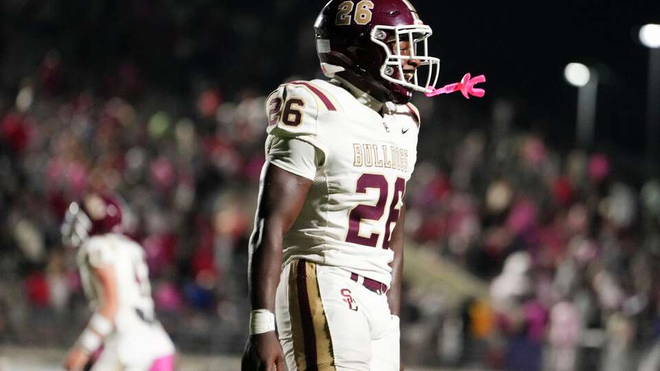Summer Creek running back Braylin Causey reacts after his 1-yard touchdown run gave the Bulldogs a 37-35 lead with six seconds remaining in the second half of a District 23-6A high school football game in Humble, Friday, Oct. 3, 2025.