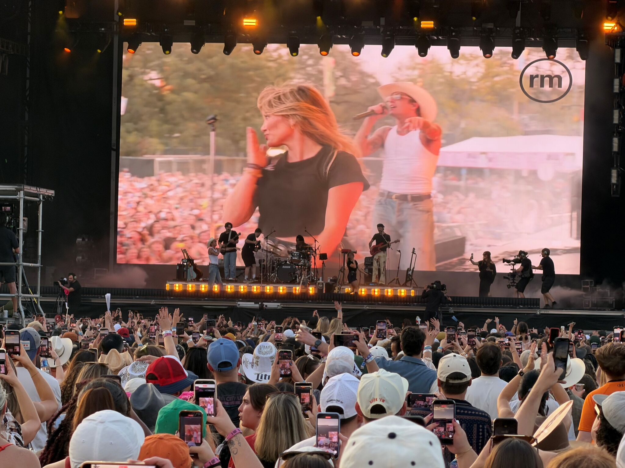 Hilary Duff sallies onto the Austin City Limits stage