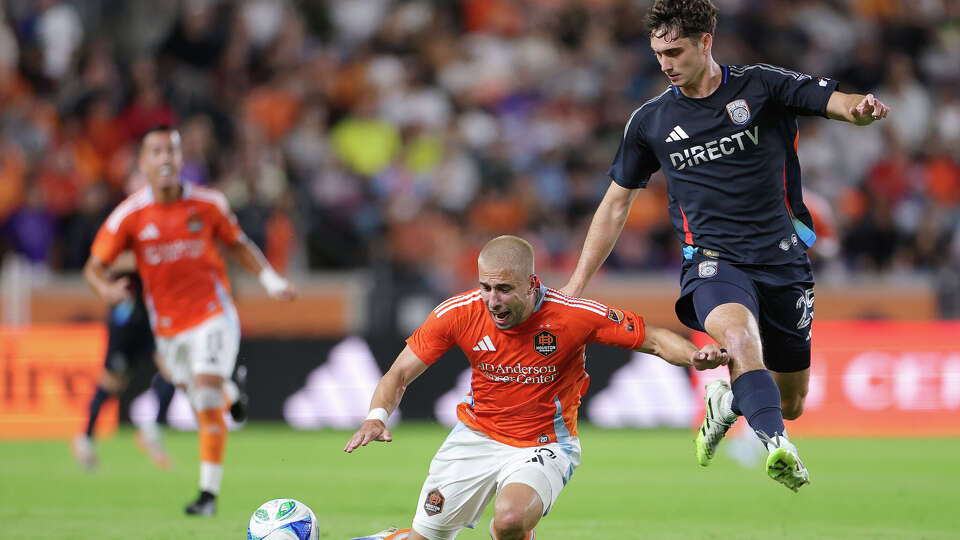Ian Pilcher of San Diego FC (right) battles Ondřej Lingr of the Dynamo for control of the ball during the second half Saturday.