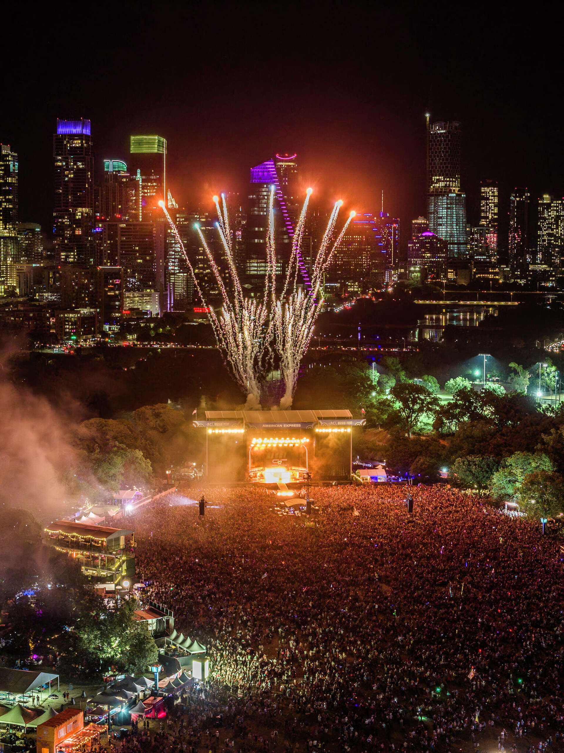 How big was Sabrina Carpenter's ACL Fest crowd? Photos of Zilker Park
