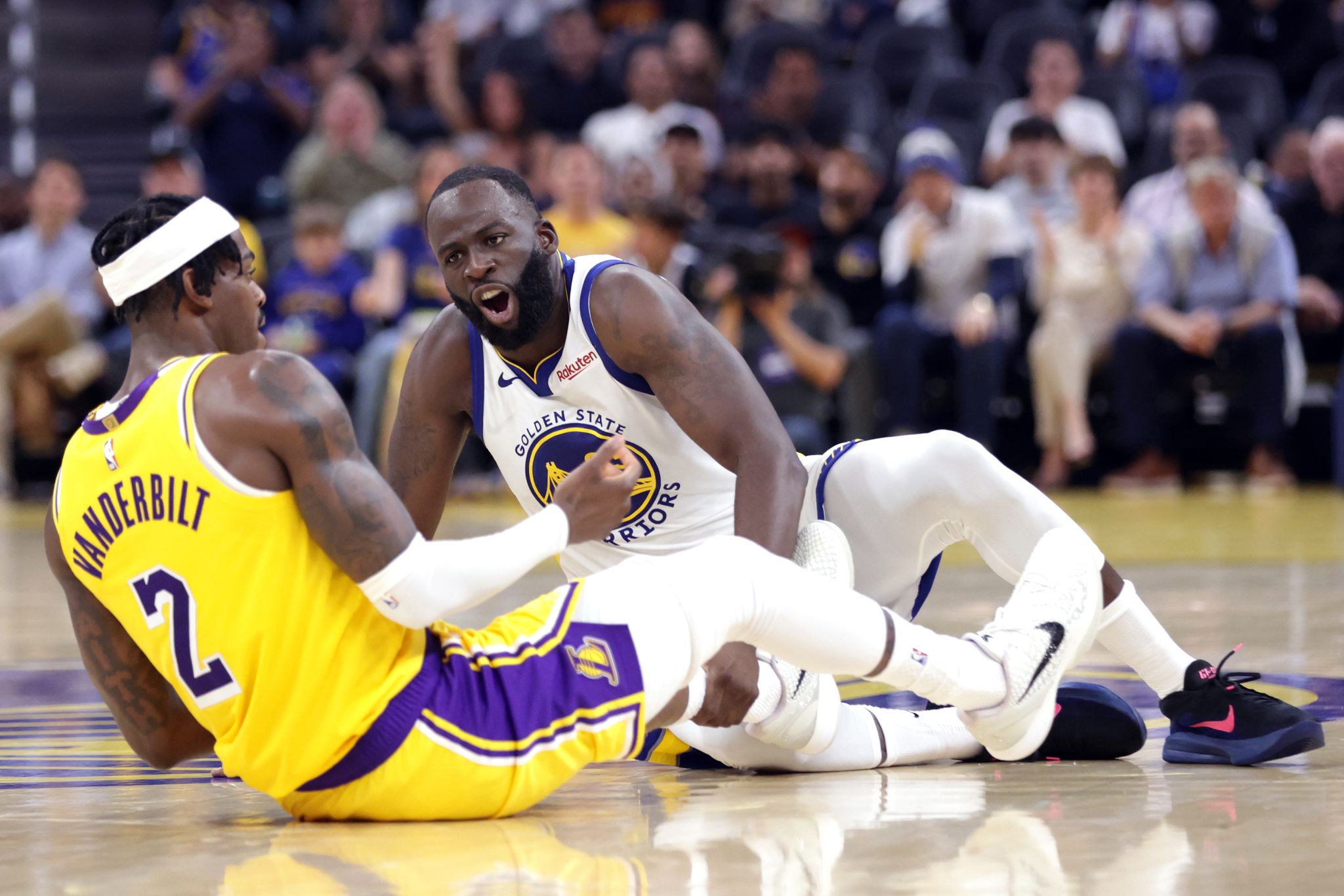 Warriors handle vets with care, limit playing time in preseason debut