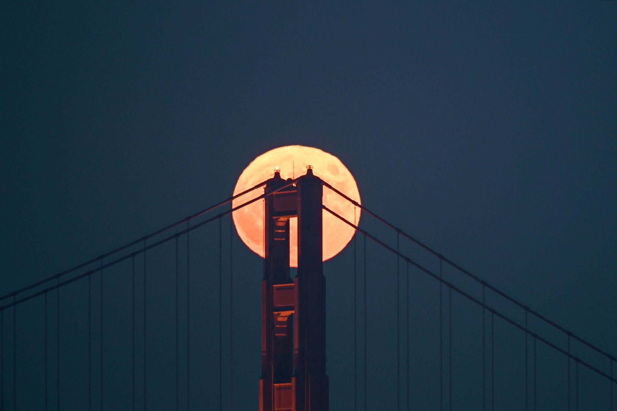Clear skies, warm temperatures mean perfect supermoon viewing in SF