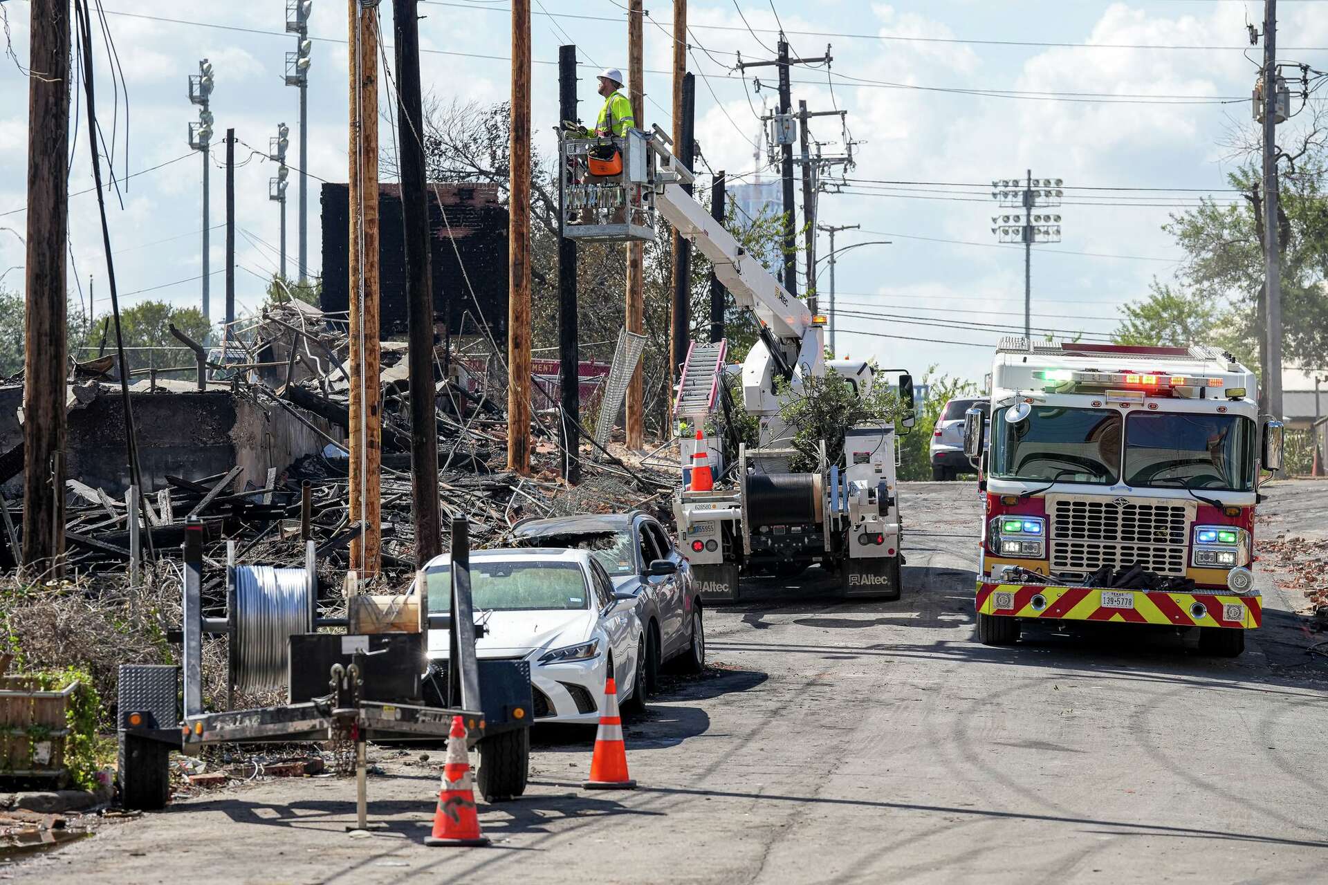 【wwk】Room fire Williams - 35K BTU - Fireplace-Look Room Heater - NG - 68