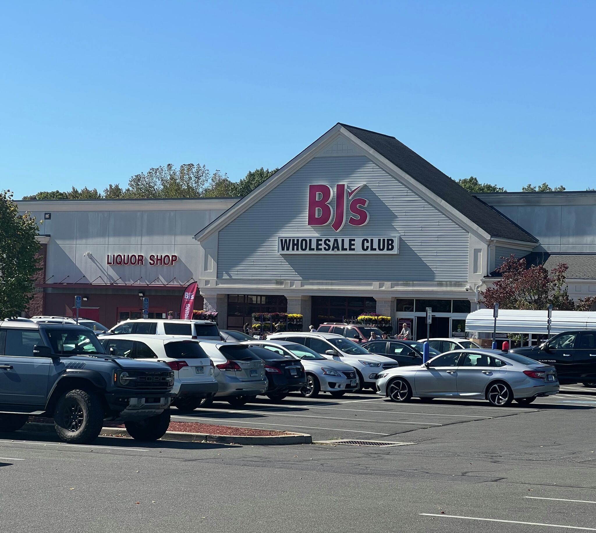 BJ's files plans for Branford warehouse club and gas station