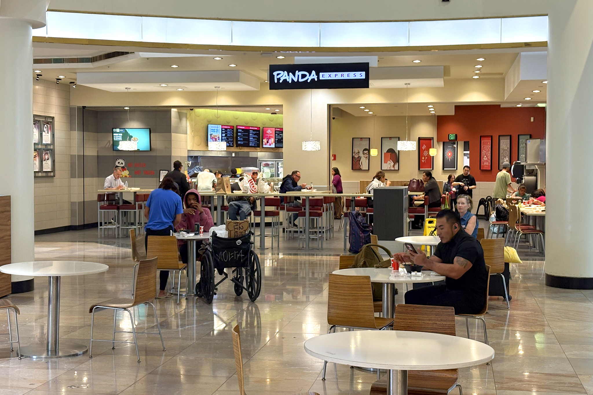 Only 2 restaurants remain inside troubled SF mall as it heads for auction