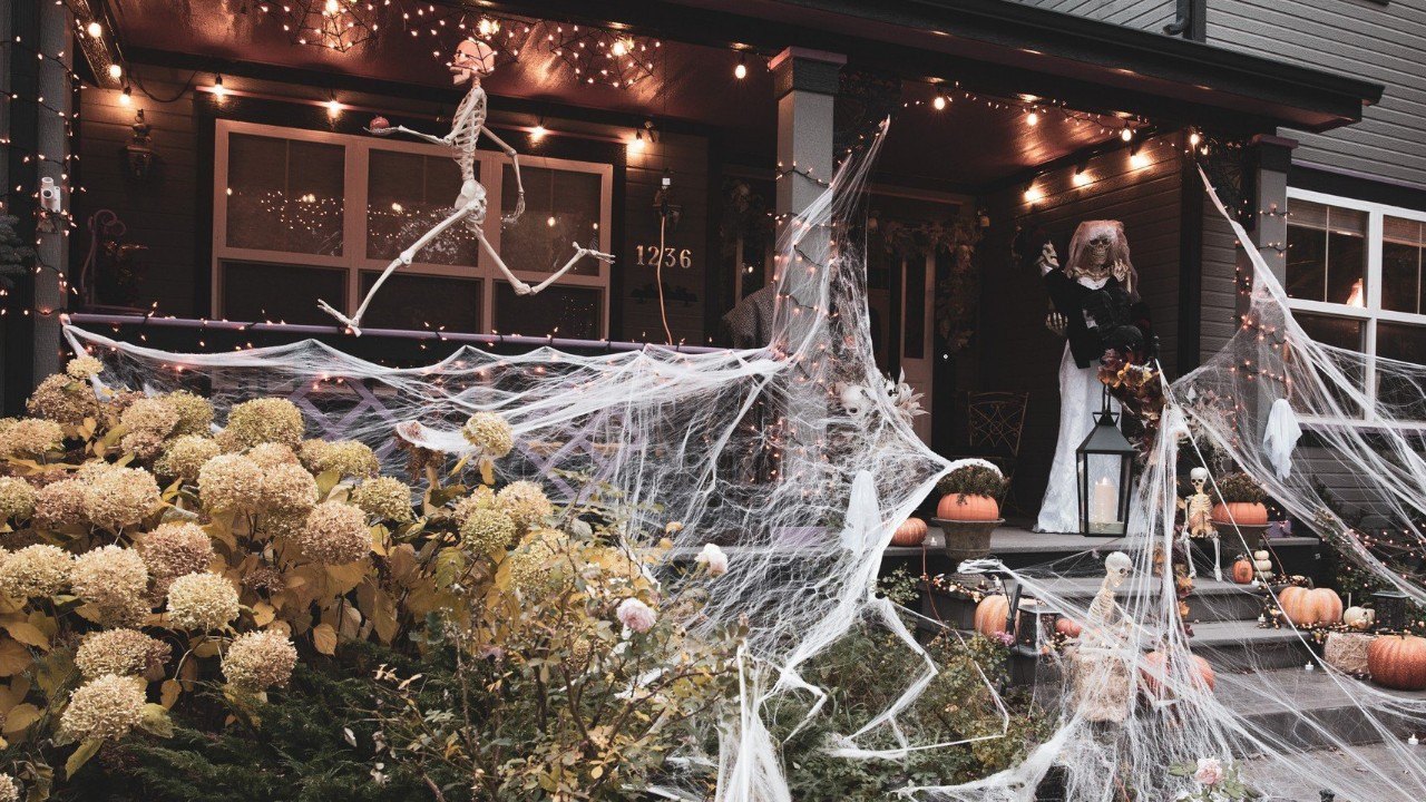 Keep Your Front Porch Pumpkins Fresh Until Halloween: Key Tips