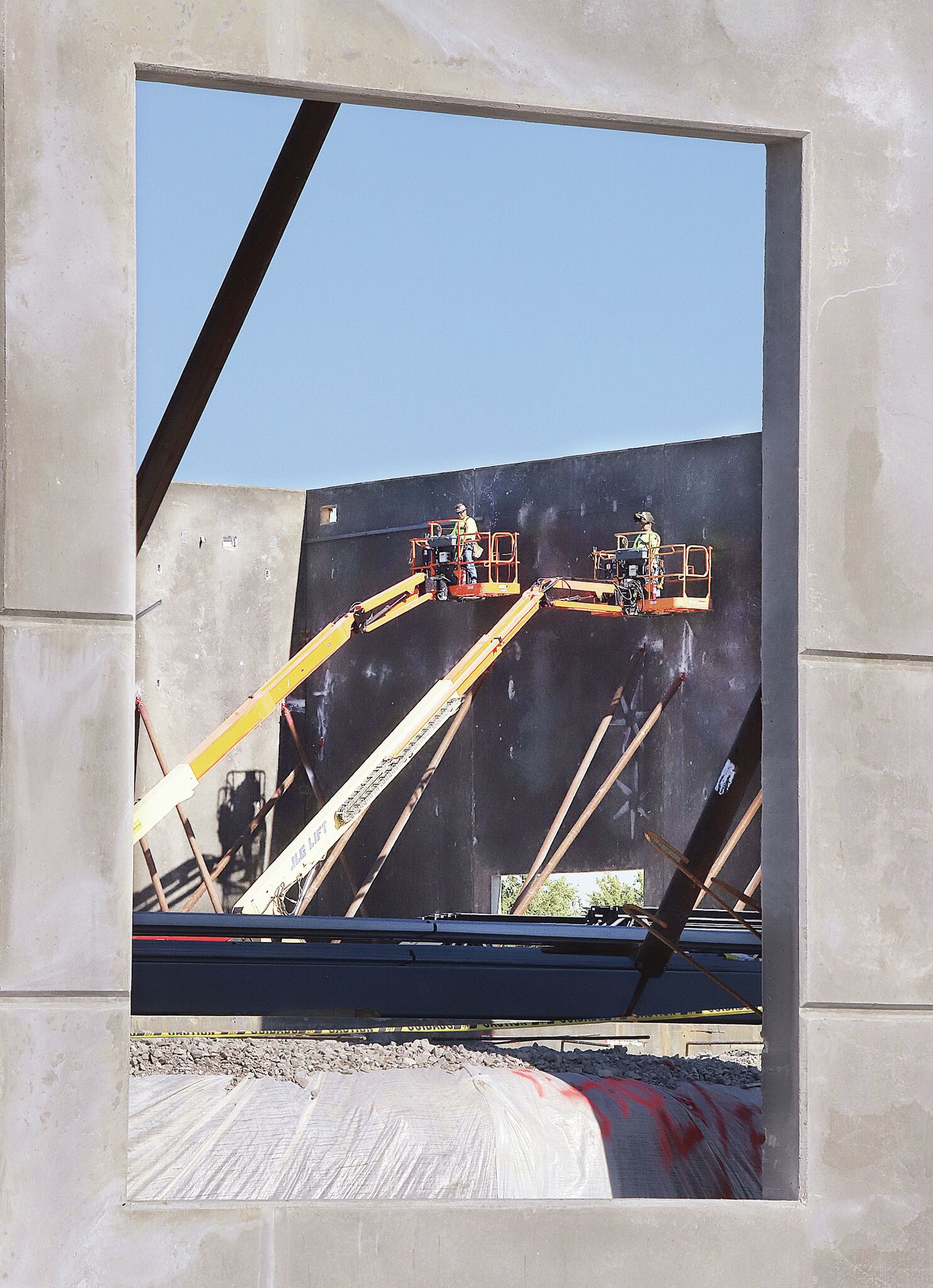 LKQ Hartford warehouse rises, to add up to 90 jobs