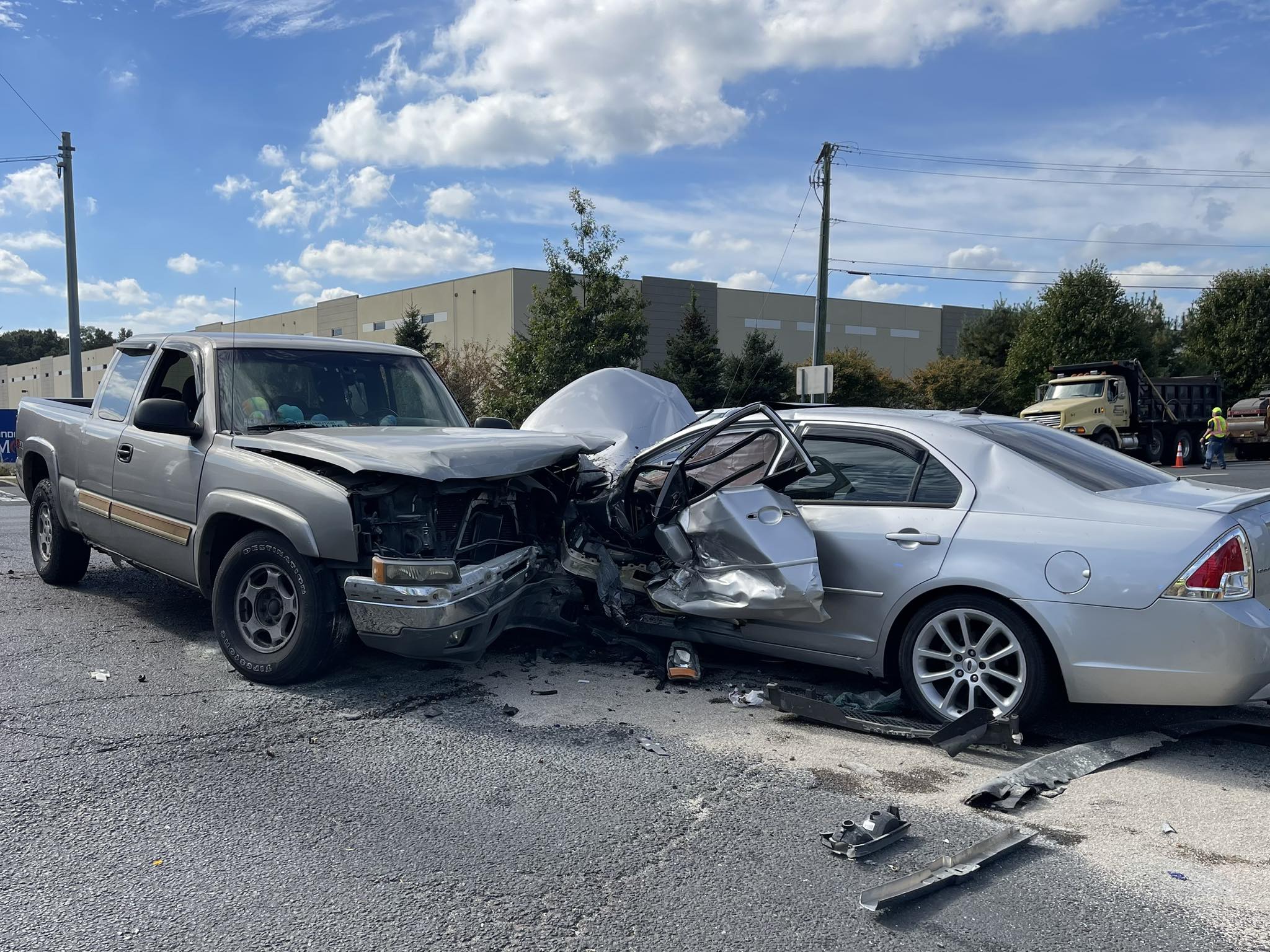 2 hurt in South Windsor crash at Sullivan Ave. intersection: Officials