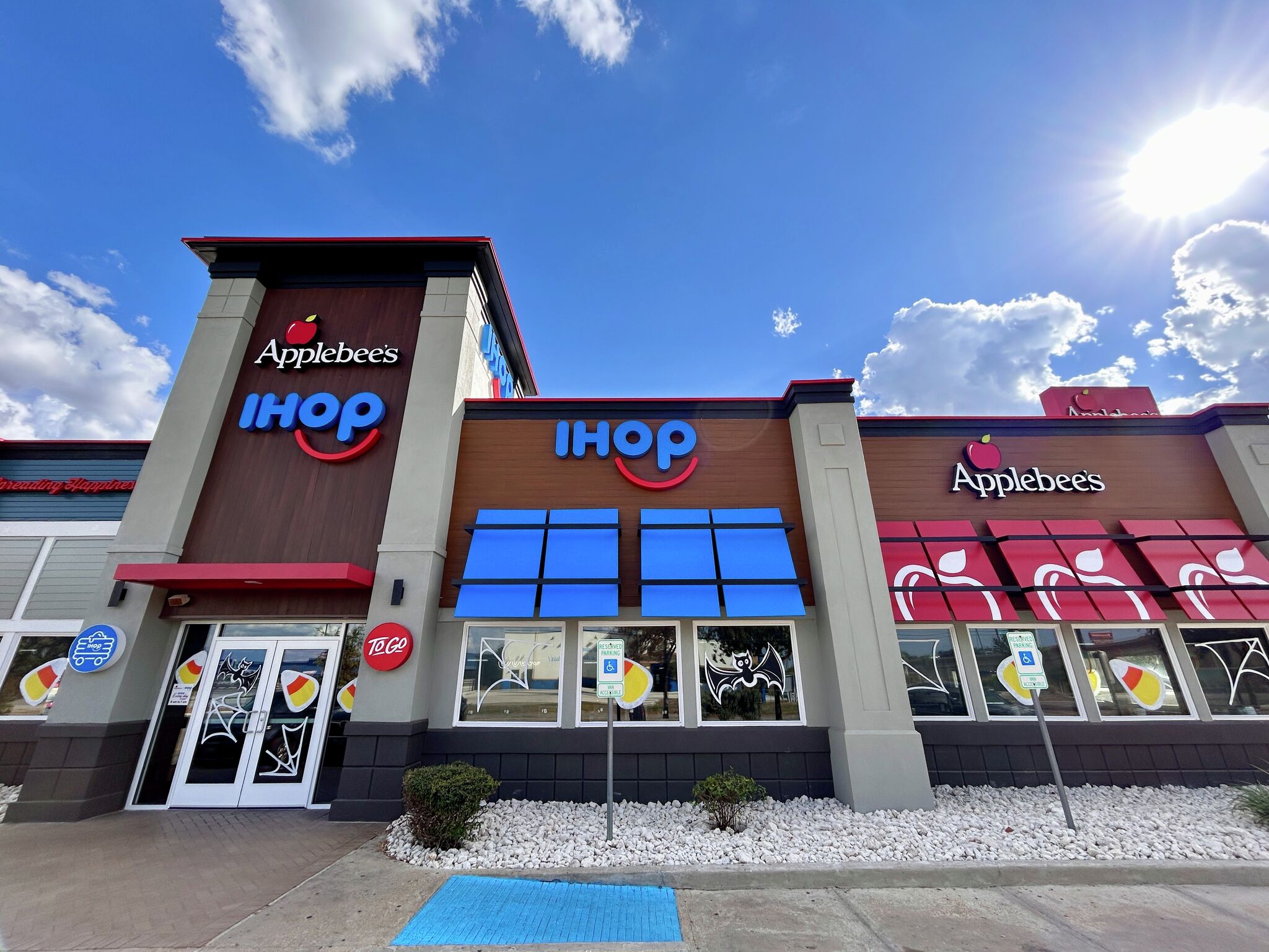 San Antonio's new Applebee's-IHOP is open. Here's how it works., image size:2048x1536