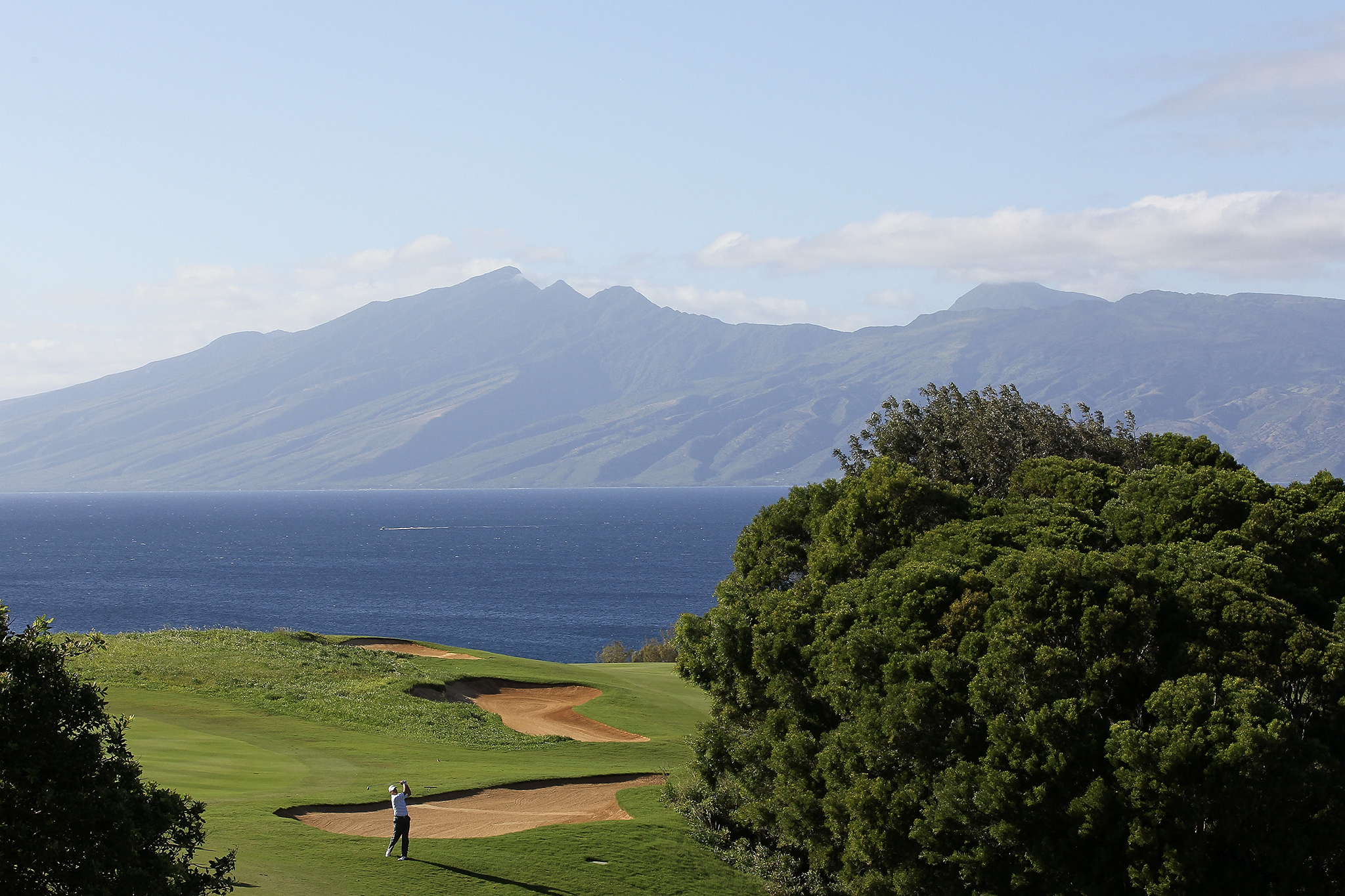 A billionaire's fight to keep Hawaii's golf courses green amid drought