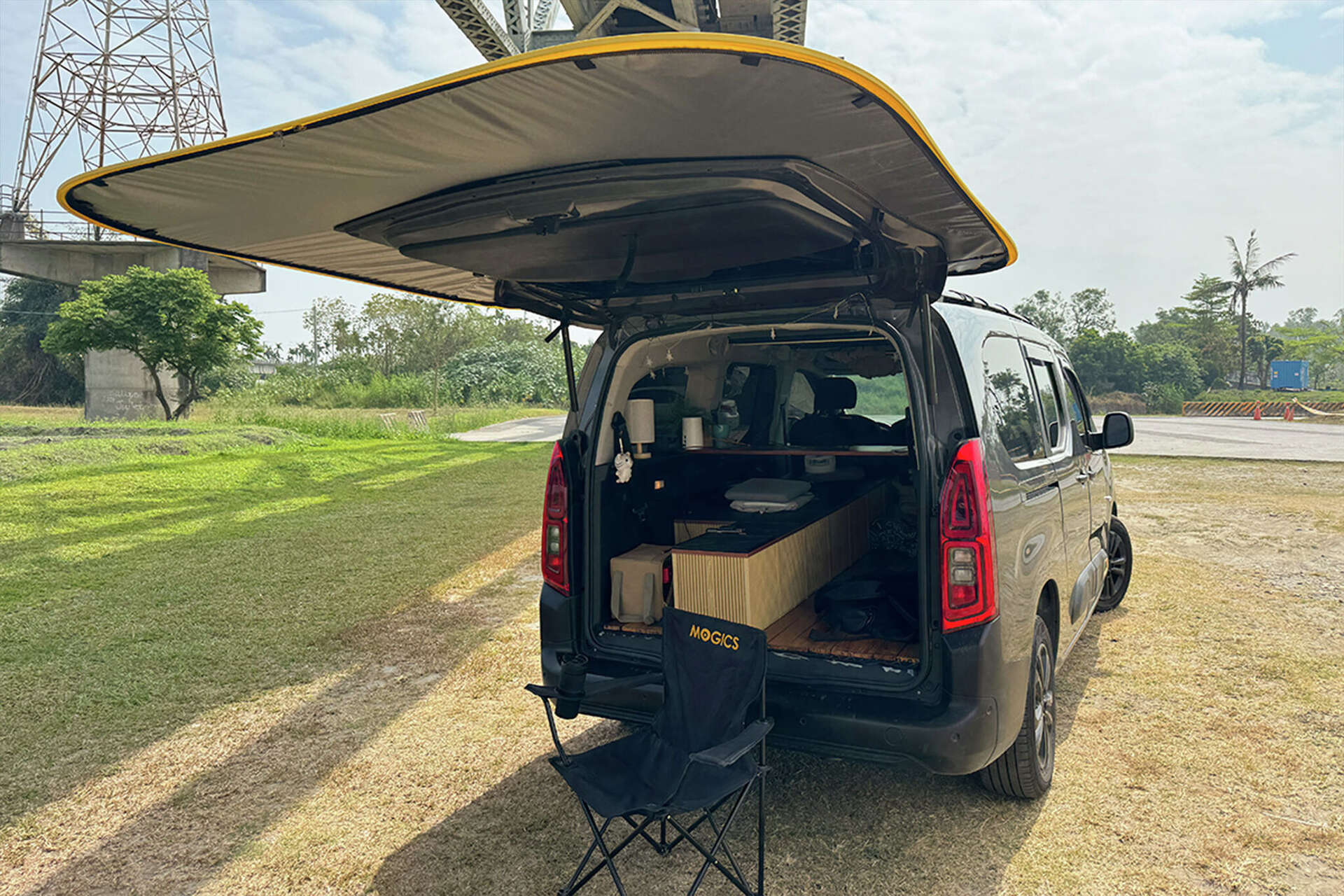 カースル(CARSULE) CARSULE (カースル）はMOGICS社がデザインした車