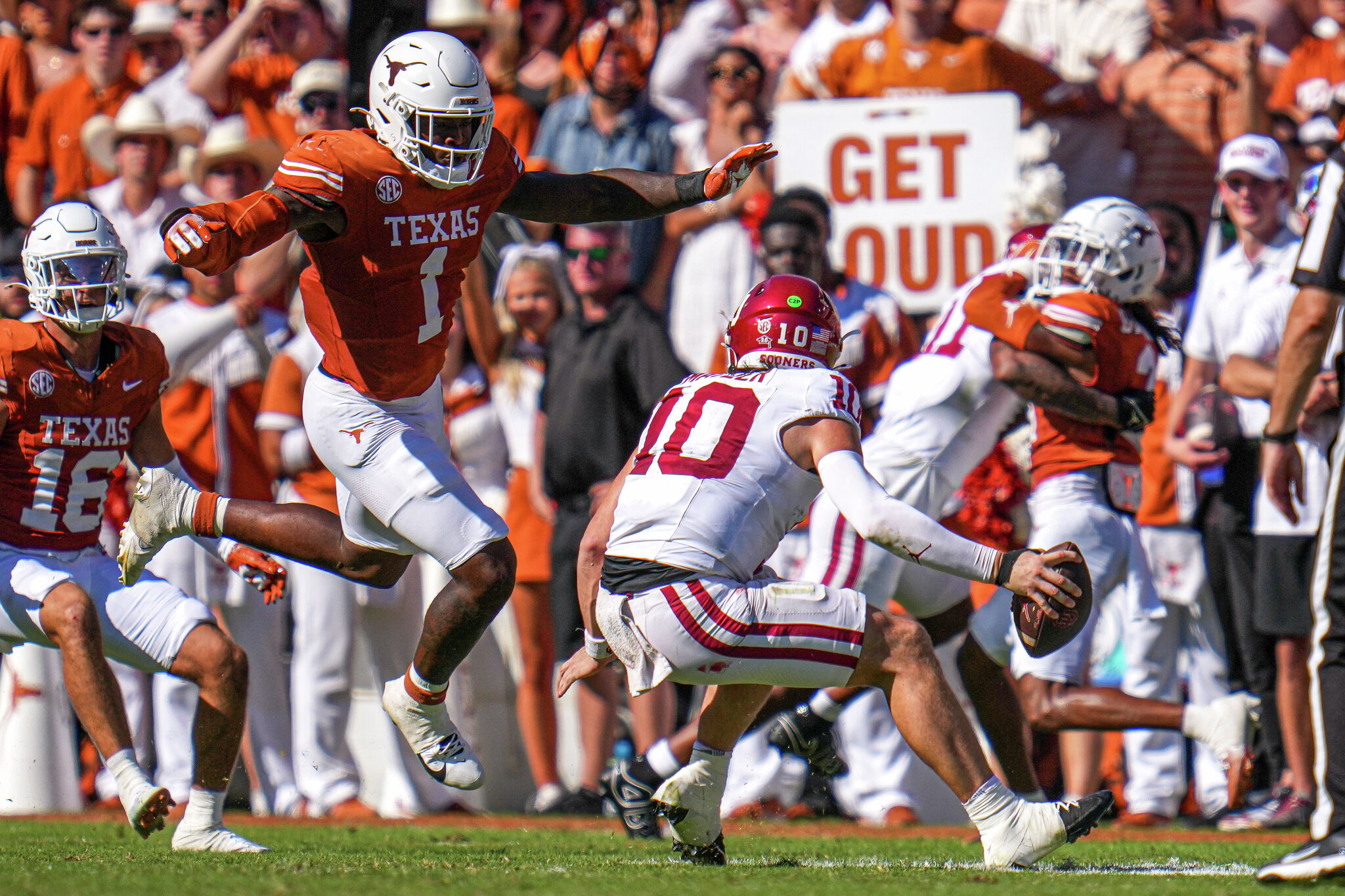 Texas vs Oklahoma: How many sacks, celebrations for Colin Simmons?