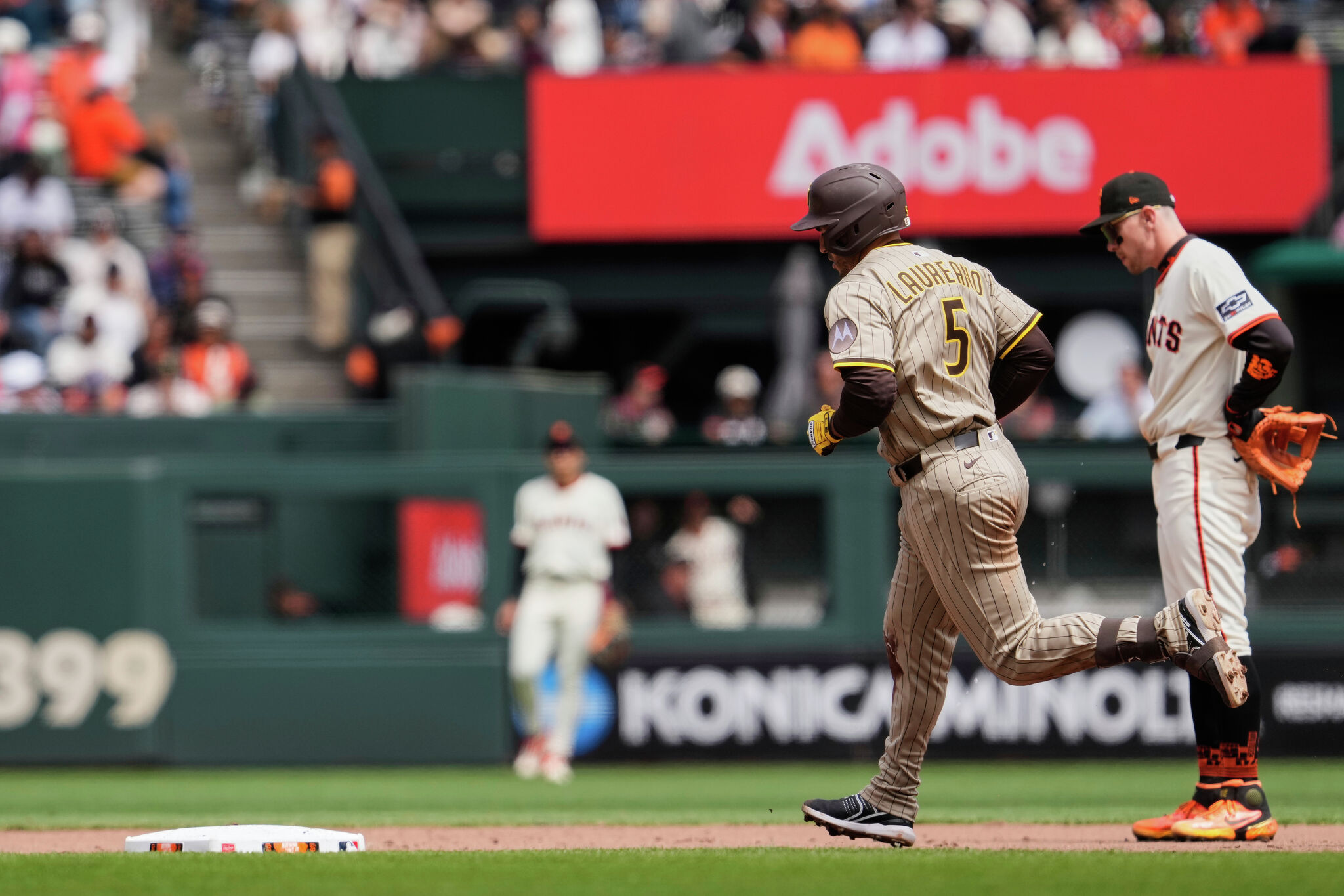 SF Giants manager plans in jeopardy after NL West rival’s opening