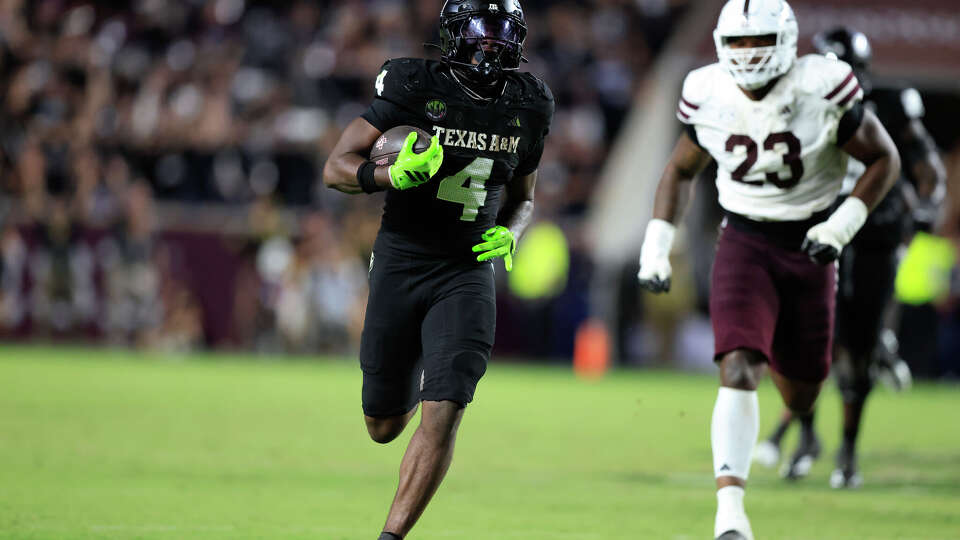 COLLEGE STATION, TX - OCTOBER 04: Texas A&M Aggies running back Rueben Owens II (4) runs the ball during the second half of the game against the Mississippi State Bulldogs on October 04, 2025, at Kyle Stadium in College Station. (Photo by Adam Davis/Icon Sportswire via Getty Images)