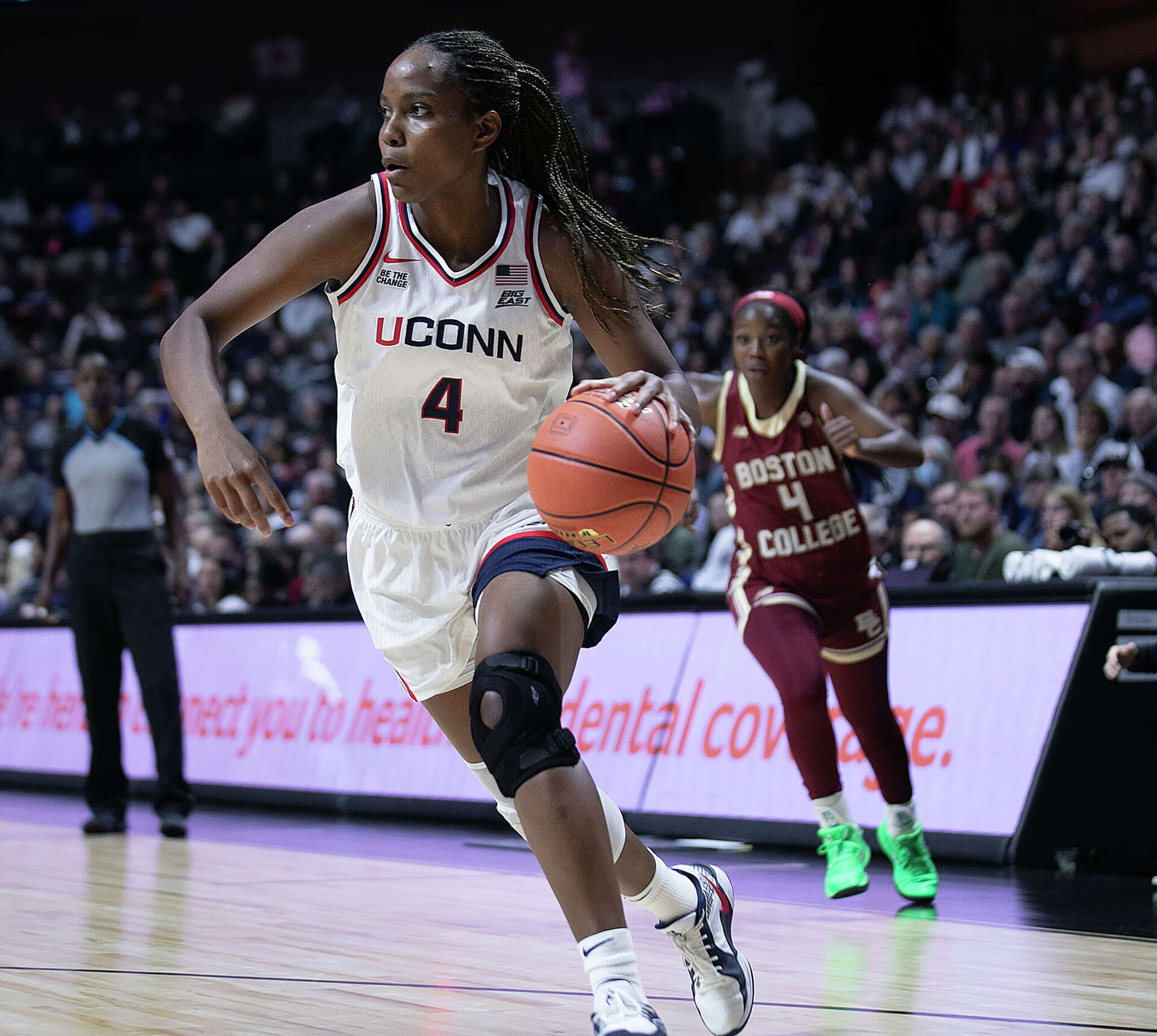 Geno Auriemma impressed with UConn freshman Blanca Quiñonez