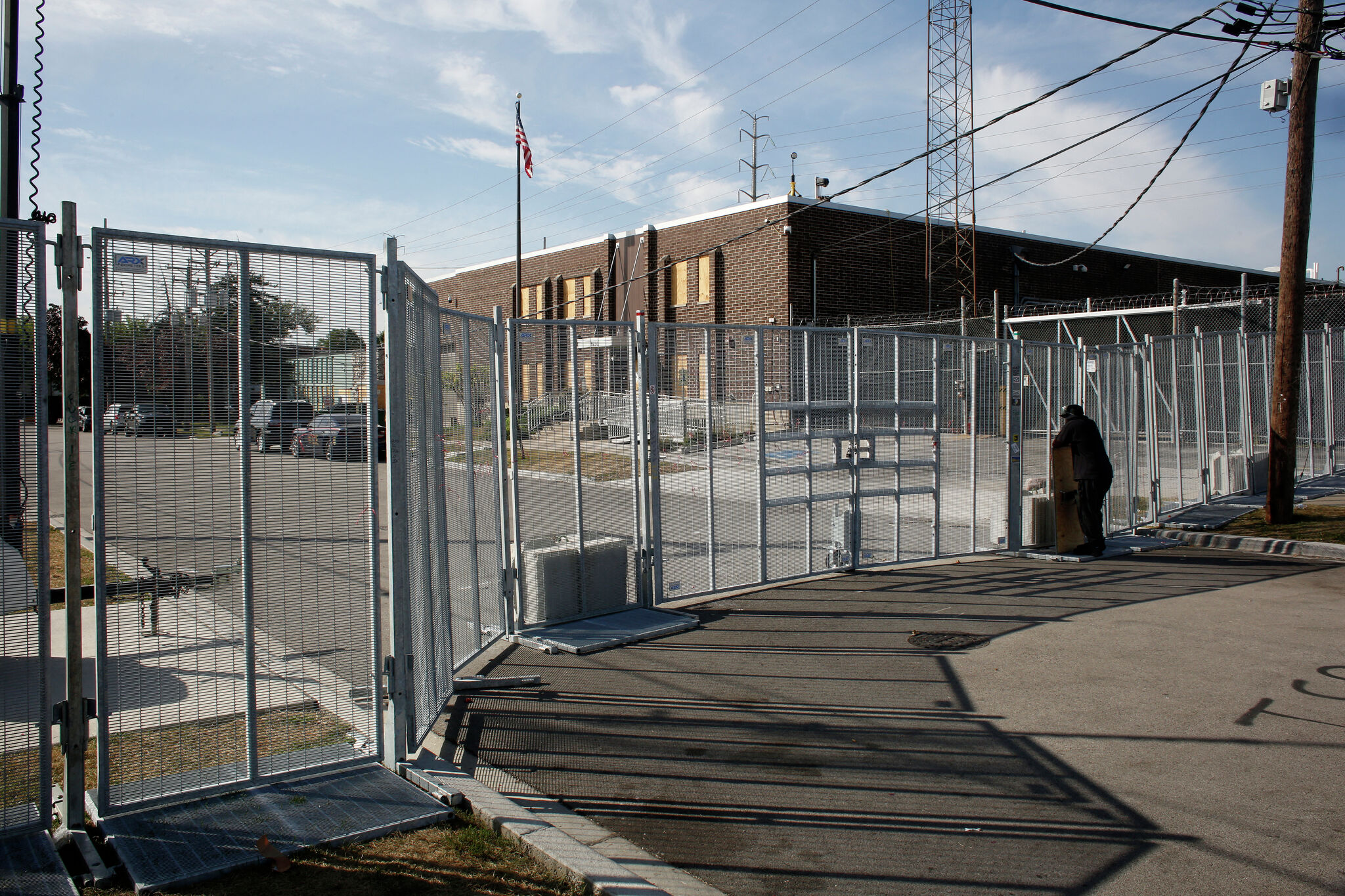 ICE has until 11:59 p.m. Tuesday remove 'riot fence' at Broadview