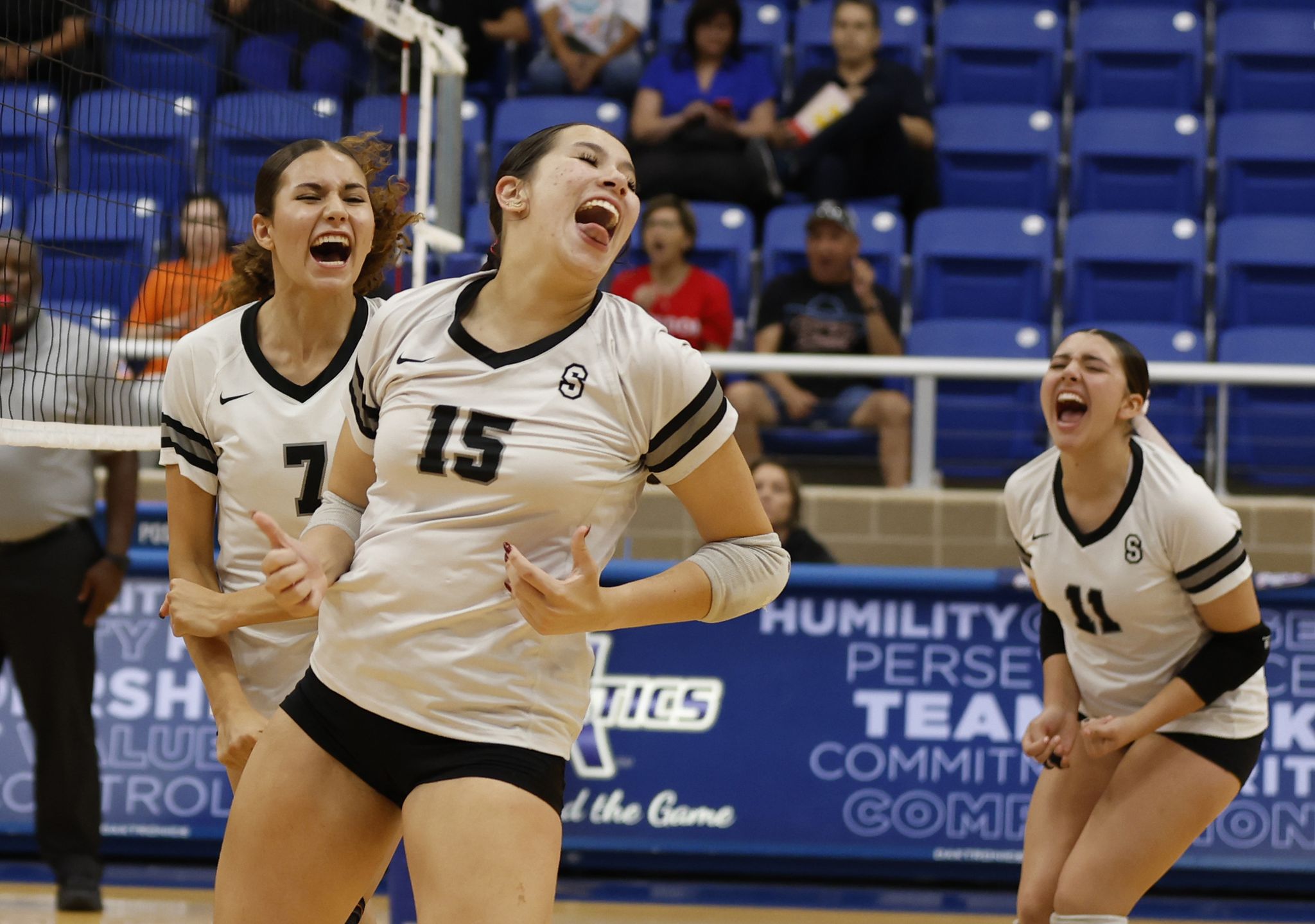 Sotomayor volleyball beats Taft to keep pace in playoff chase