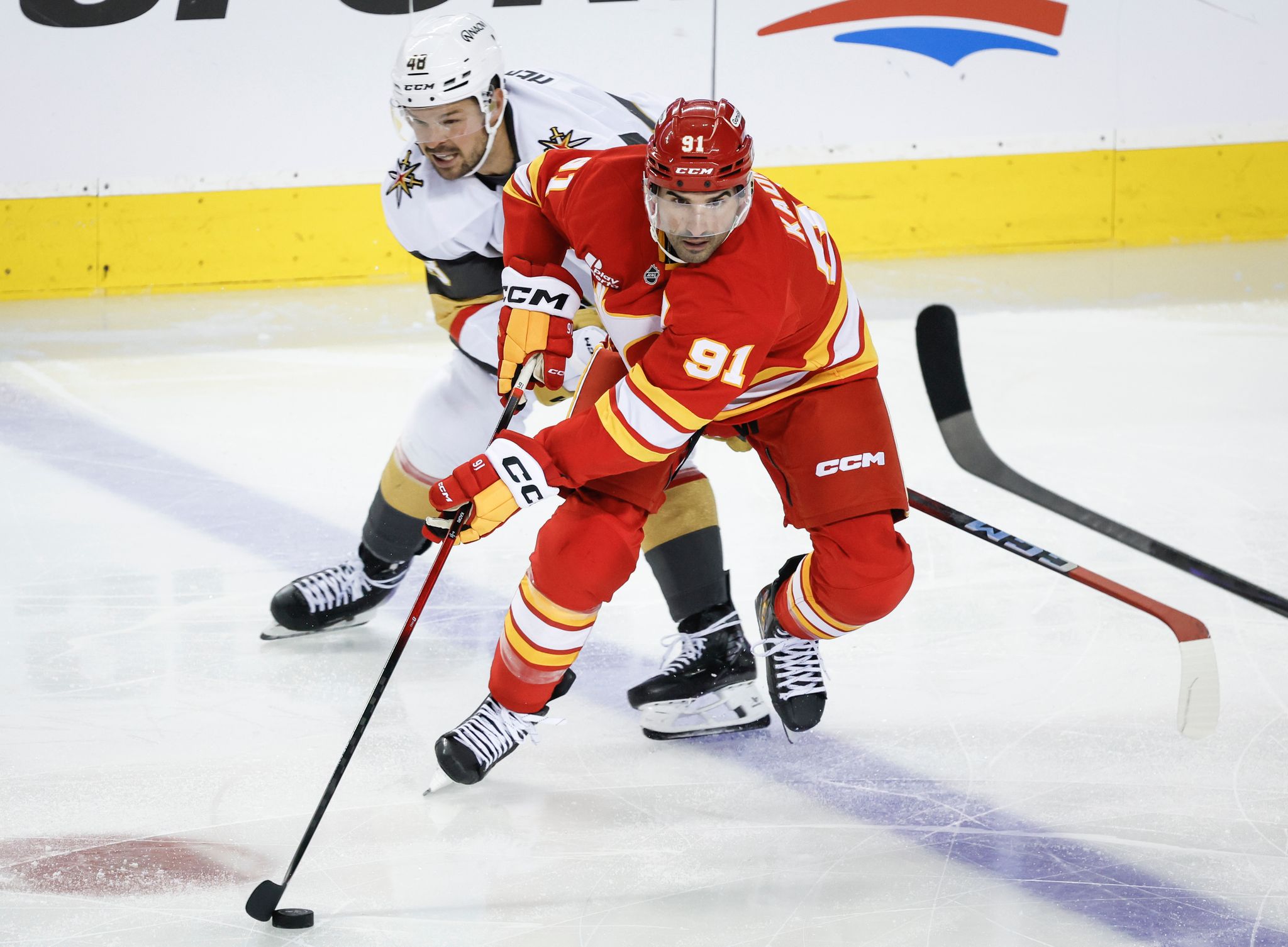 Jack Eichel scores twice and leads the Golden Knights to a 42 win over