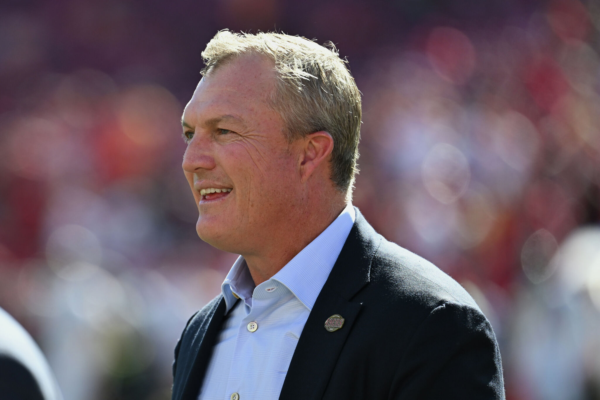 Los 49ers buscan movimientos audaces en el mercado de traspasos tras la lesión de Warner