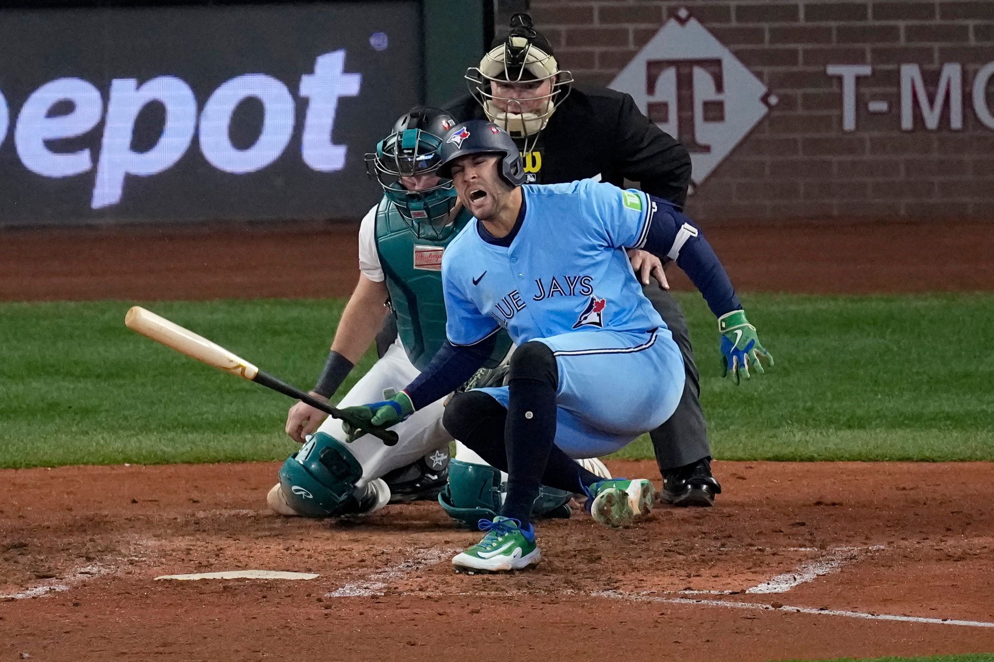 Blue Jays manager Schneider optimistic Springer will play ALCS Game 6 ...