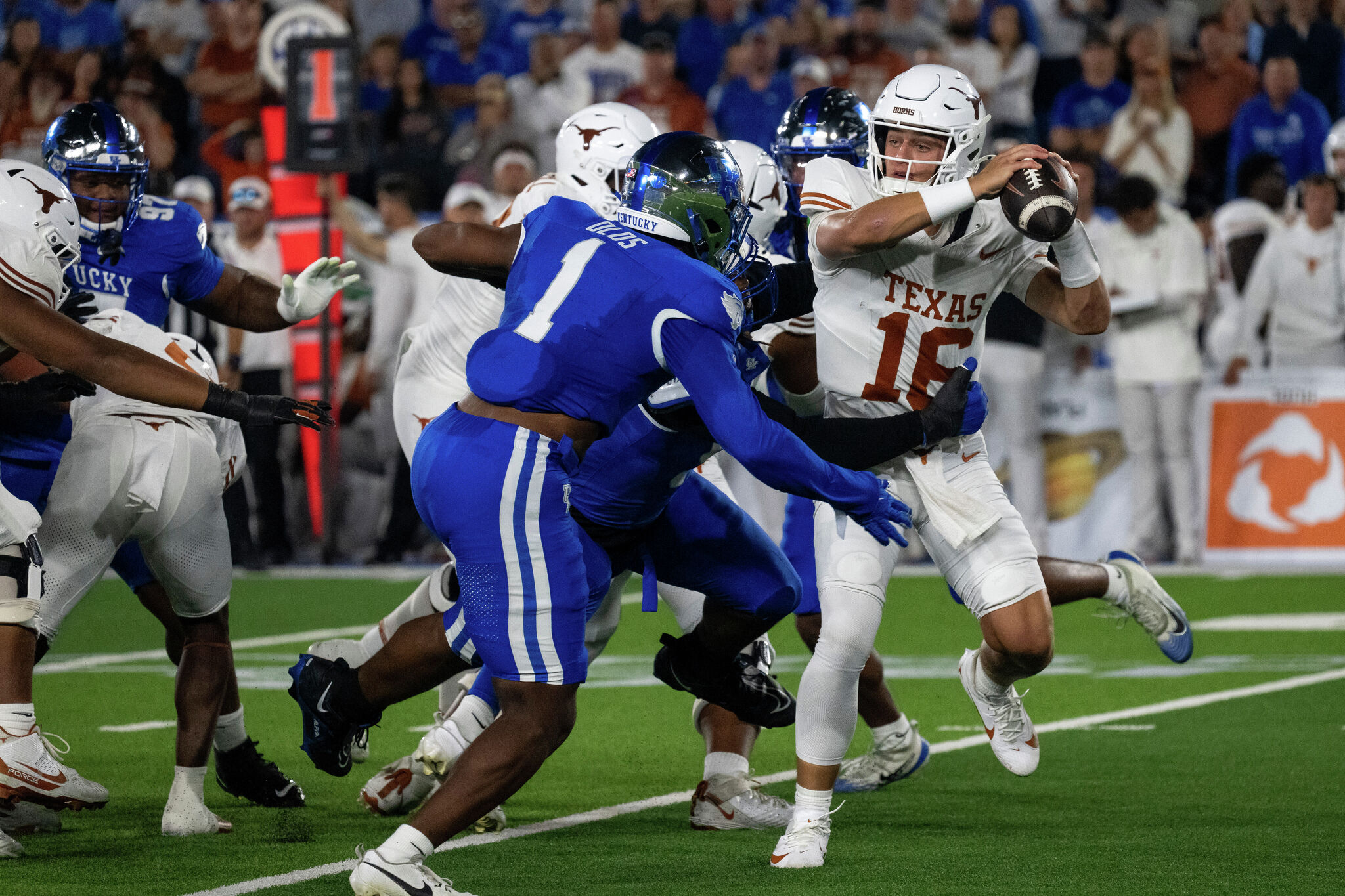 Texas vs Kentucky grades: Offense flirts with failure while defense, special teams pass