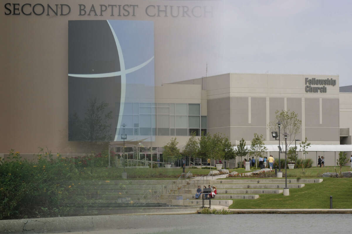 When leaders of Houston's Second Baptist Church decided to quietly rewrite their bylaws, they turned to Fellowship Church in Dallas, another megachurch with family ties to Second.