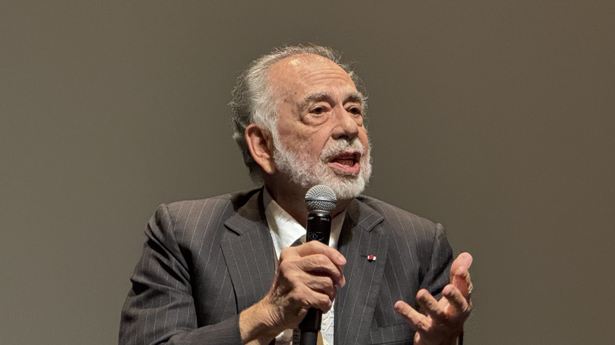 https://s.hdnux.com/photos/01/54/72/33/28550889/3/rawImage.jpg