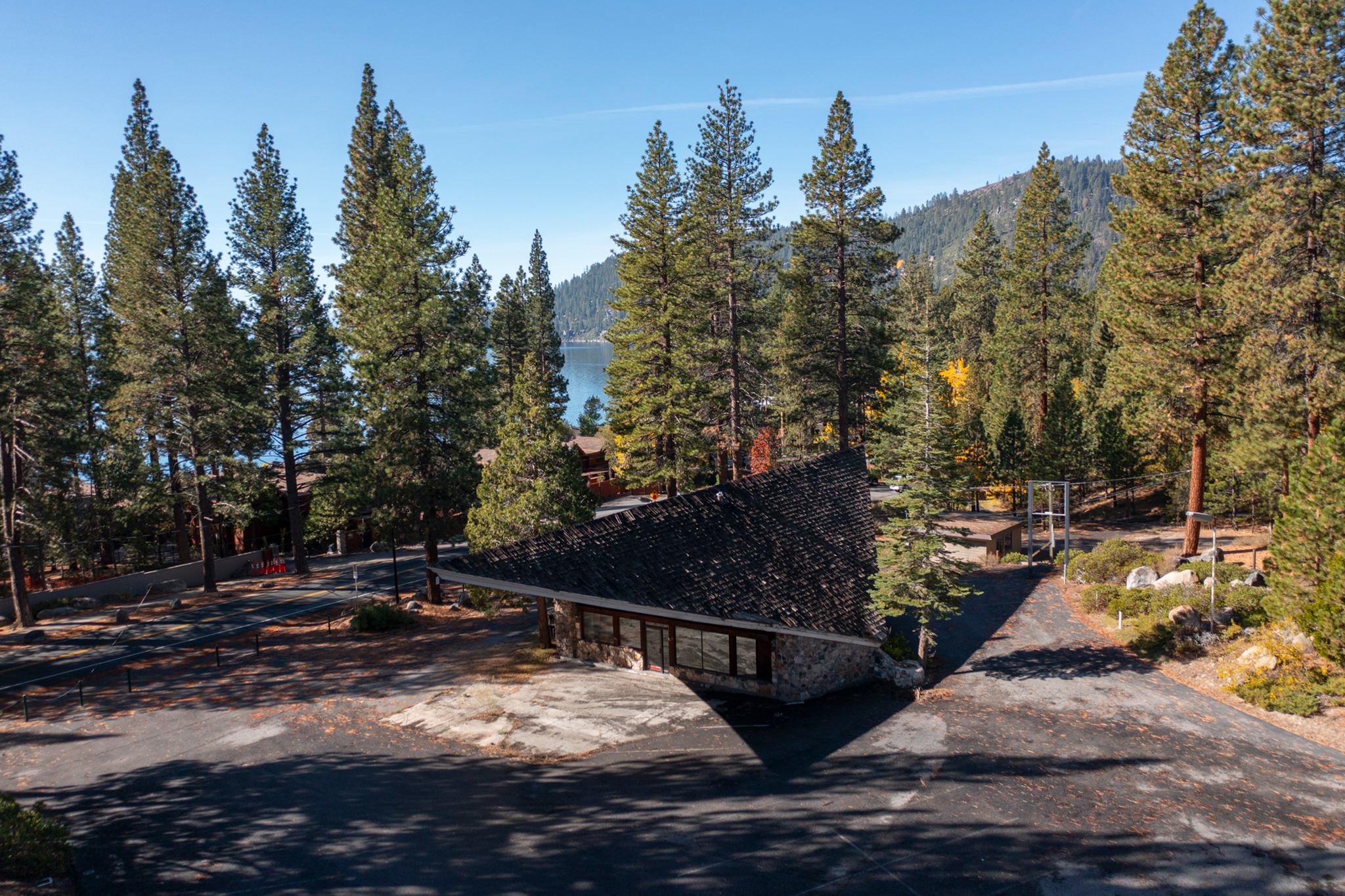 Wealthy Tahoe neighborhood at a crossroads with landmark midcentury icon