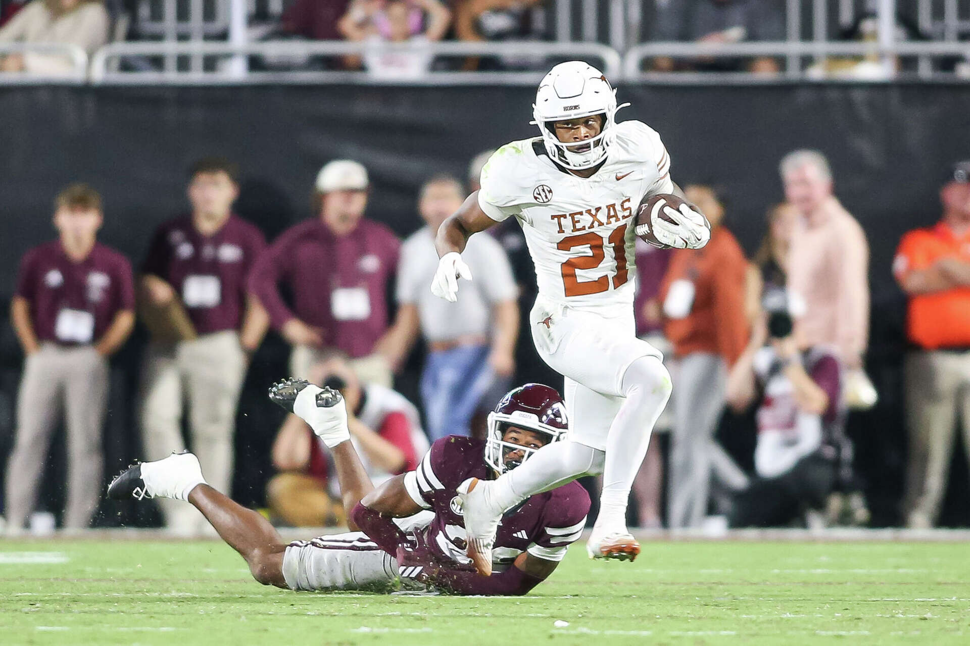 Texas Longhorns vs Mississippi State Bulldogs: Photos from 2025 game