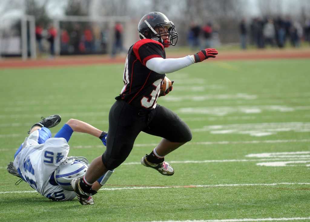 Thanksgiving Football Ludlowe at Warde