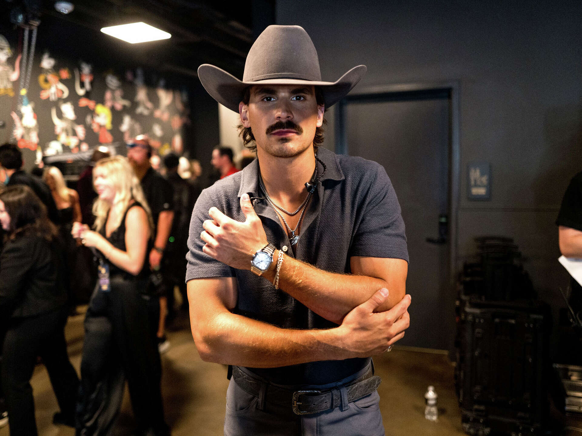 Tucker Wetmore helped fans stuck in the mud after canceled Texas show