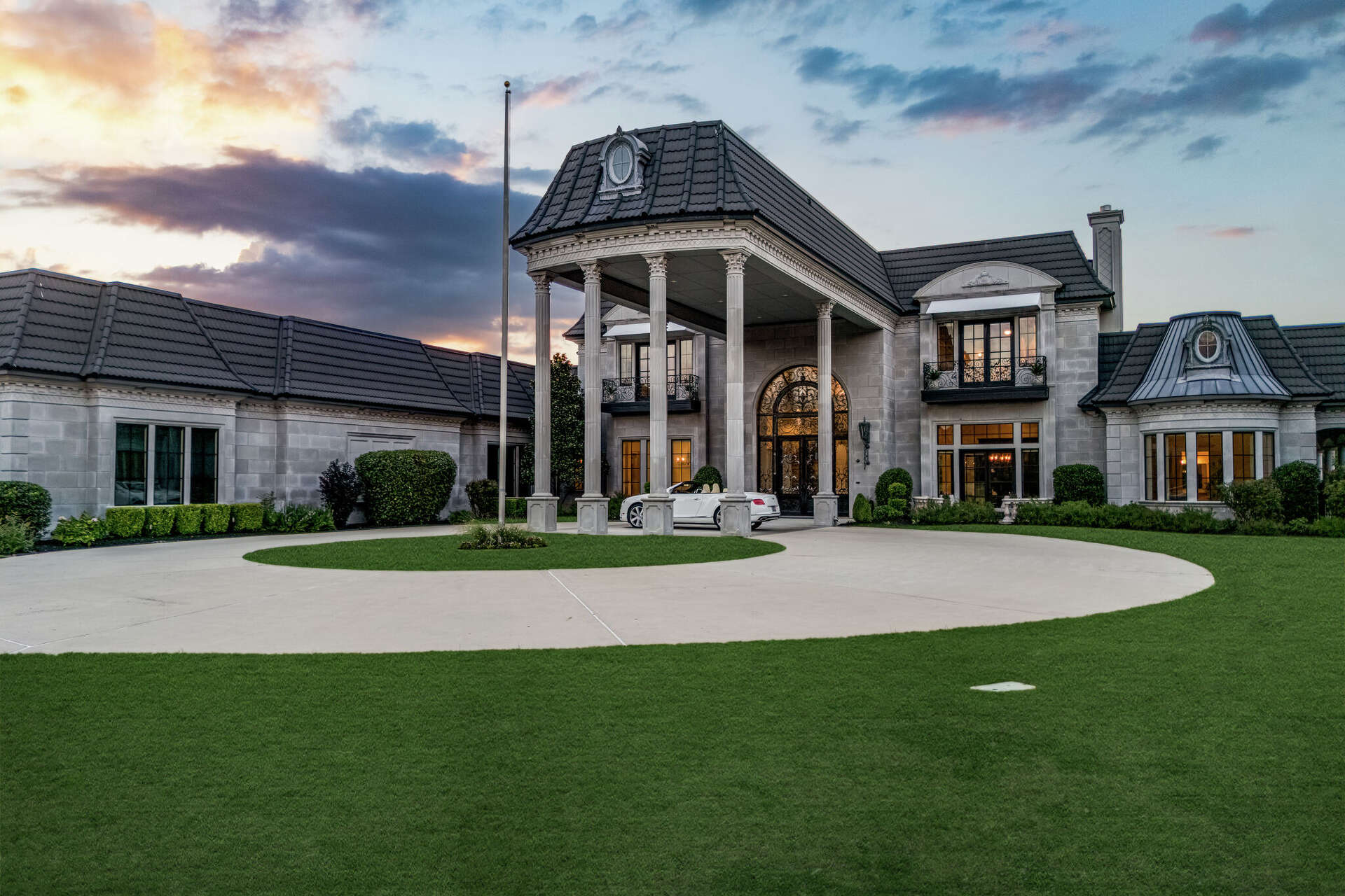 Dallas Mansion with a Water Park, Bowling Alley, Basketball Court, image size:1920x1280