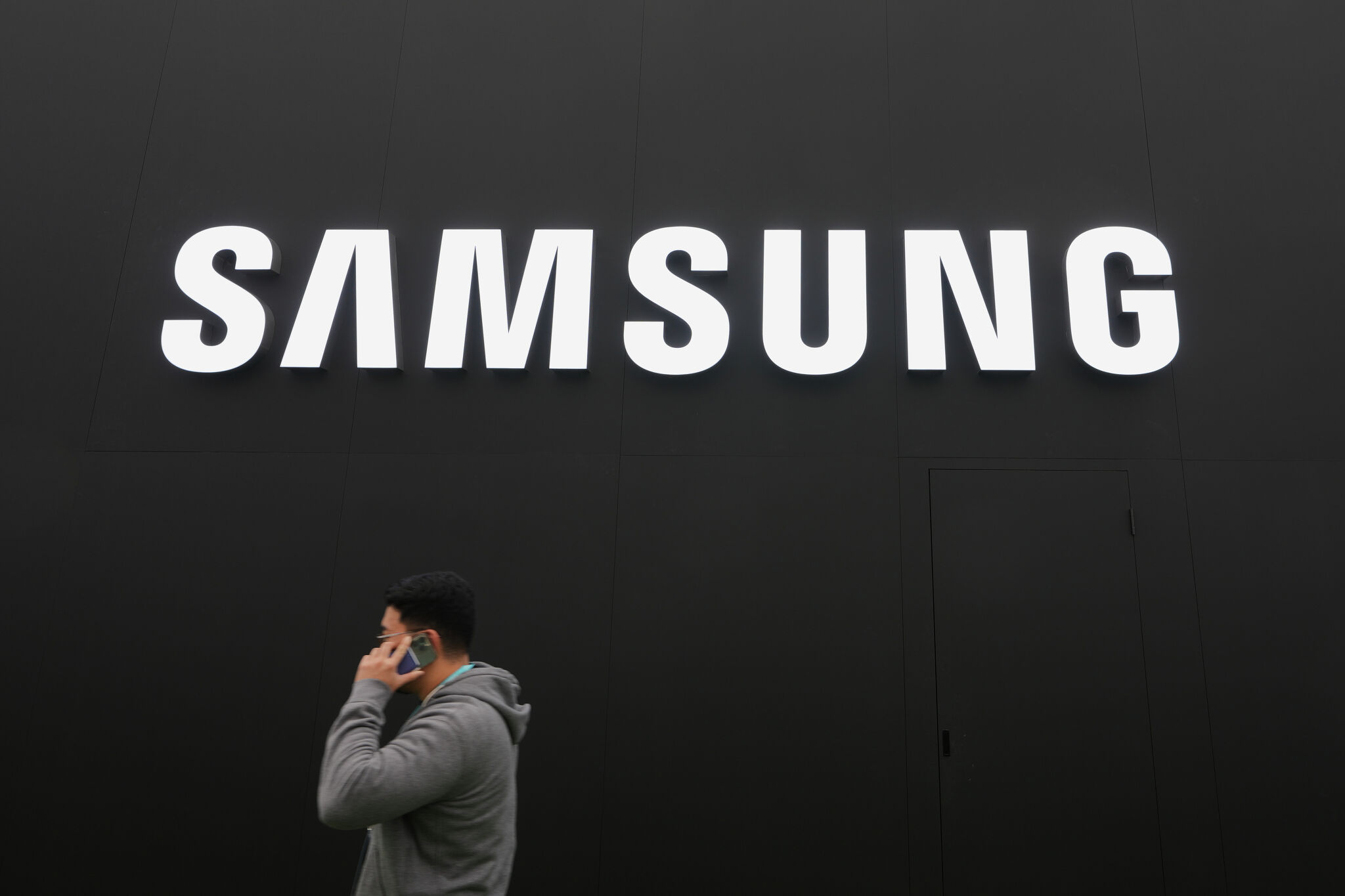 Samsung profit surges as global demand for AI drives lagging chip business