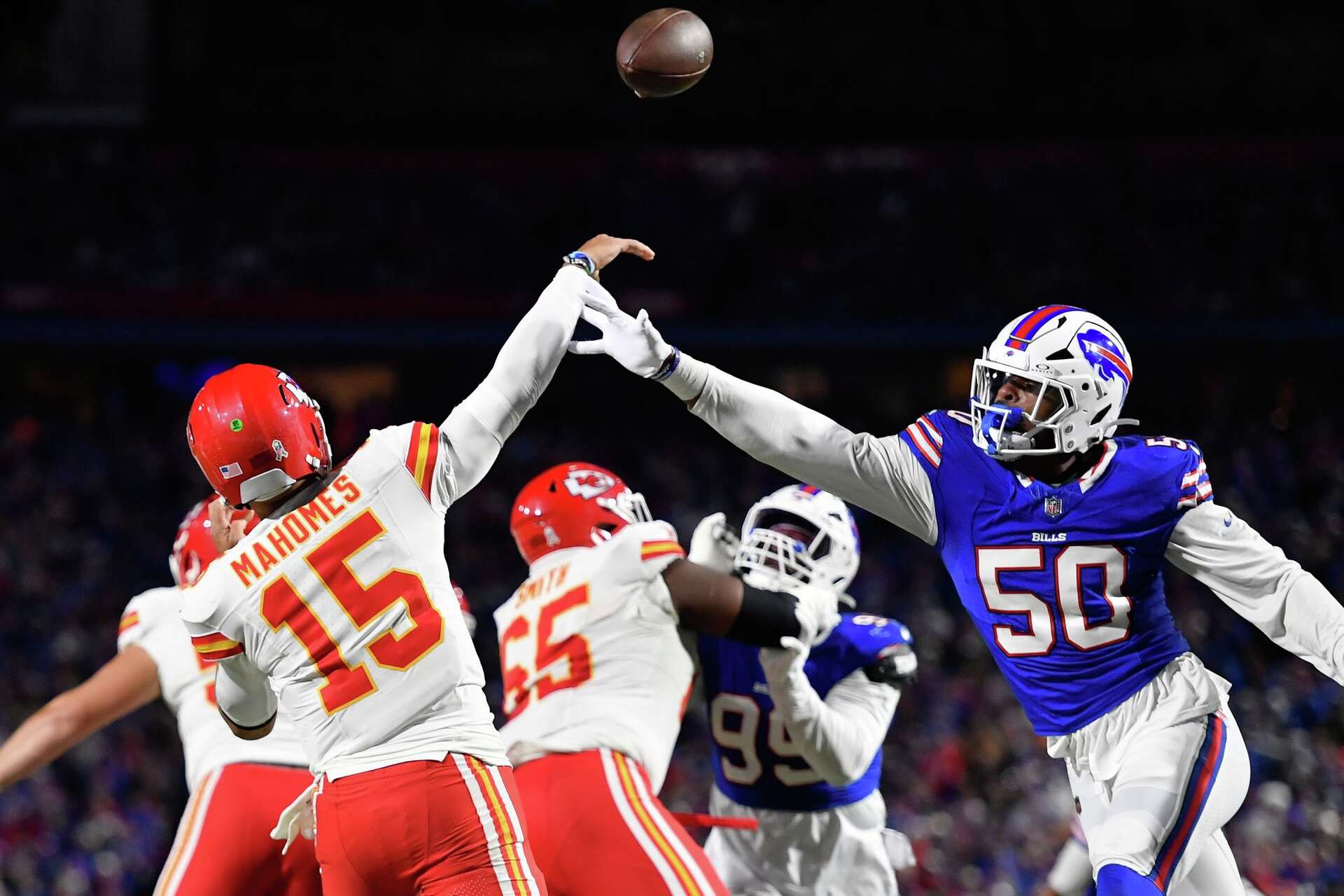 Patrick Mahomes has one of his worst passing performances in Chiefs' 28-21  loss to Bills