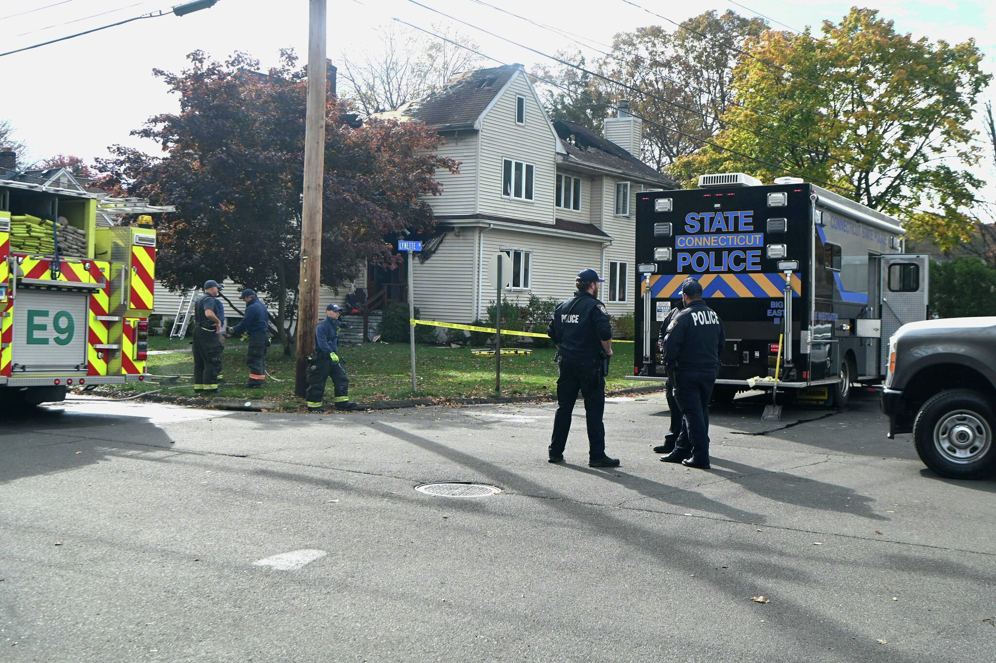 Neighbors reportedly tried to save man, boy killed in North Haven fire
