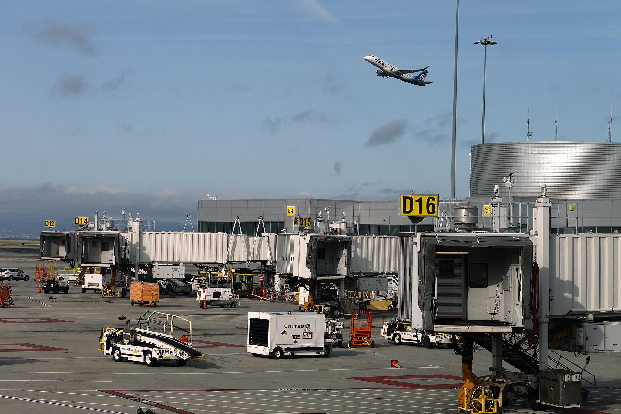 How SFO's largest airlines are handling the FAA's reduction in flights