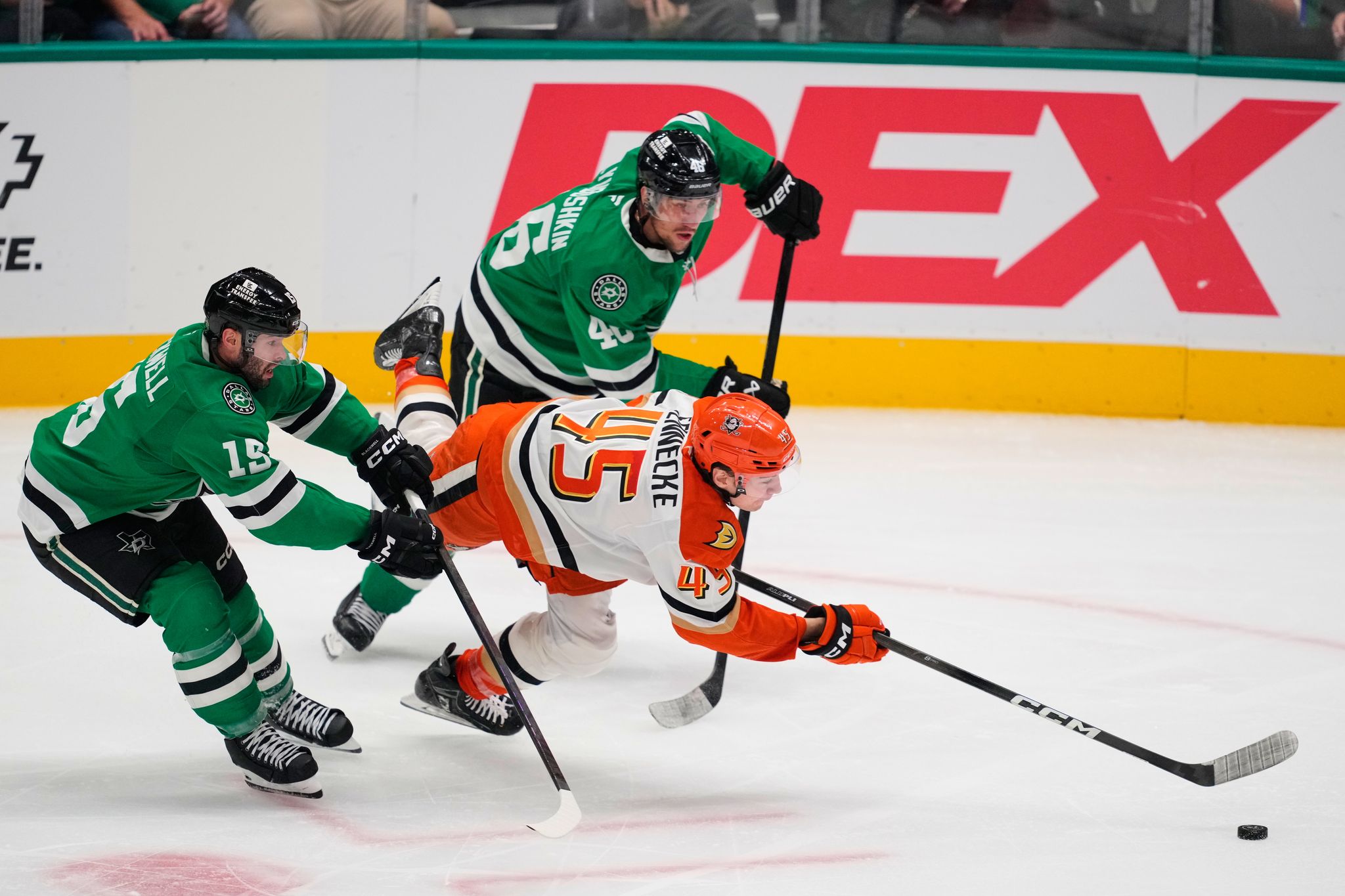Carlsson's short-handed goal in 3rd period helps Ducks rally to beat Stars 7 -5