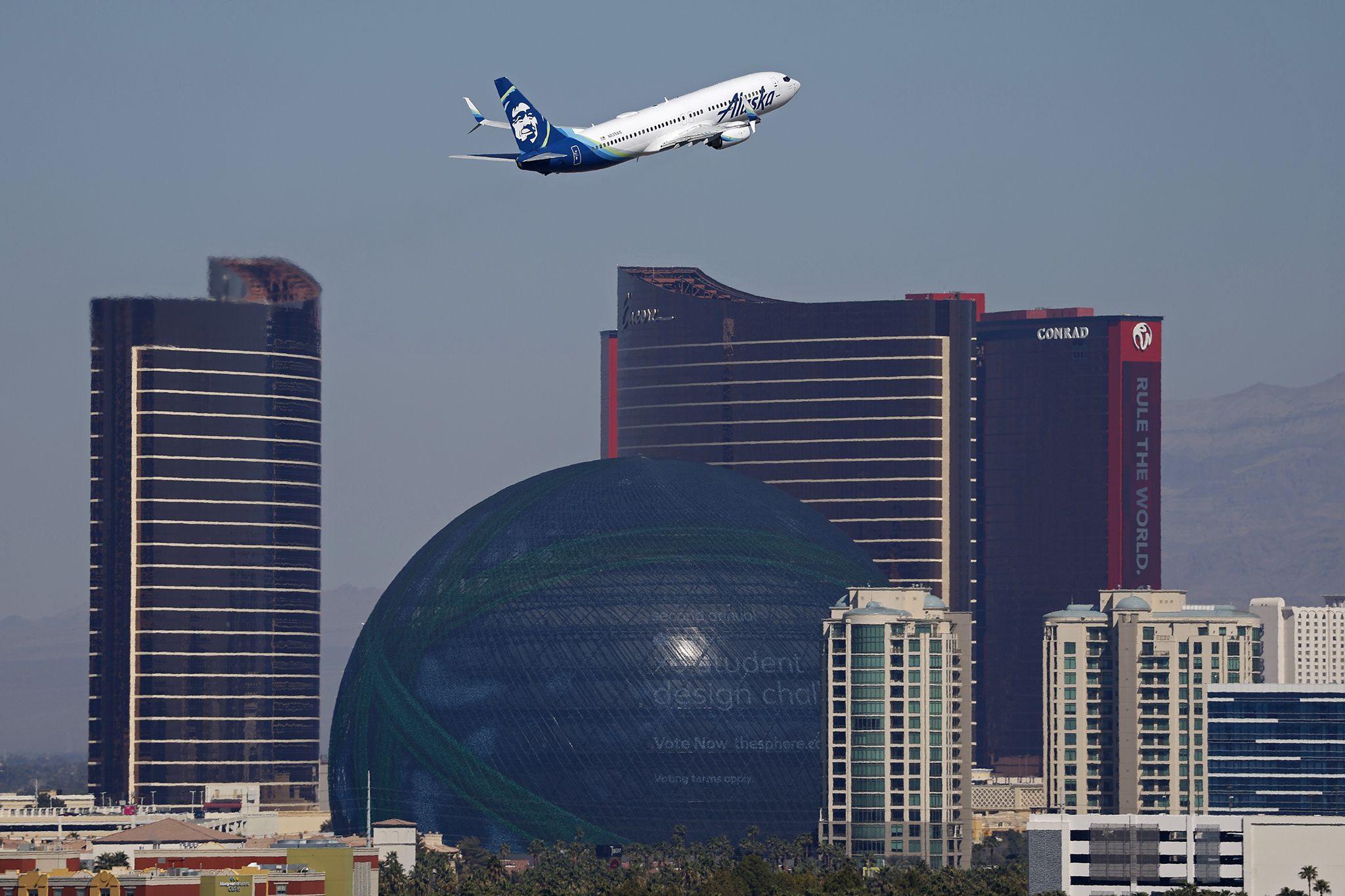 As flights are canceled, Las Vegas's tourism troubles deepen