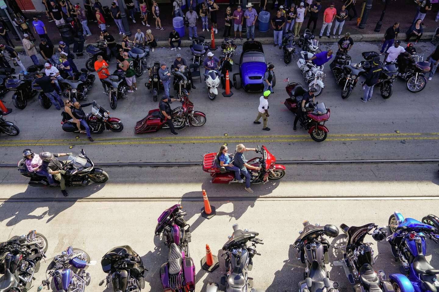Bikers pack Galveston for Lone Star Rally