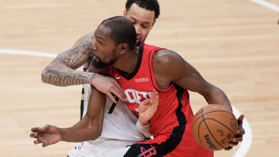 Houston Rockets' Kevin Durant tries to drive past Milwaukee Bucks' Kevin Porter Jr. during the second half of an NBA basketball game Sunday, Nov. 9, 2025, in Milwaukee. (AP Photo/Morry Gash)