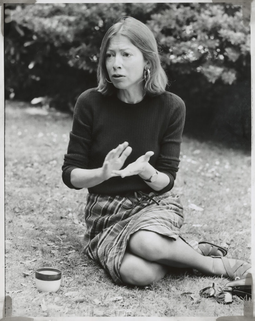 Joan Didion, fearless, 'peerless' writer and California native, dies at 87, image size:813x1024
