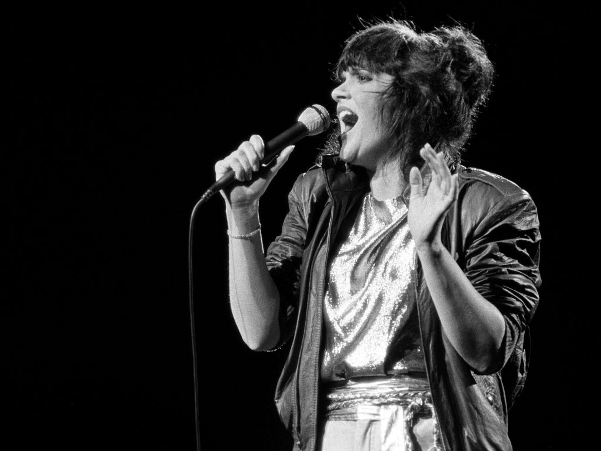 Linda Ronstadt's first-ever concert recording, 'Live in Hollywood ...
